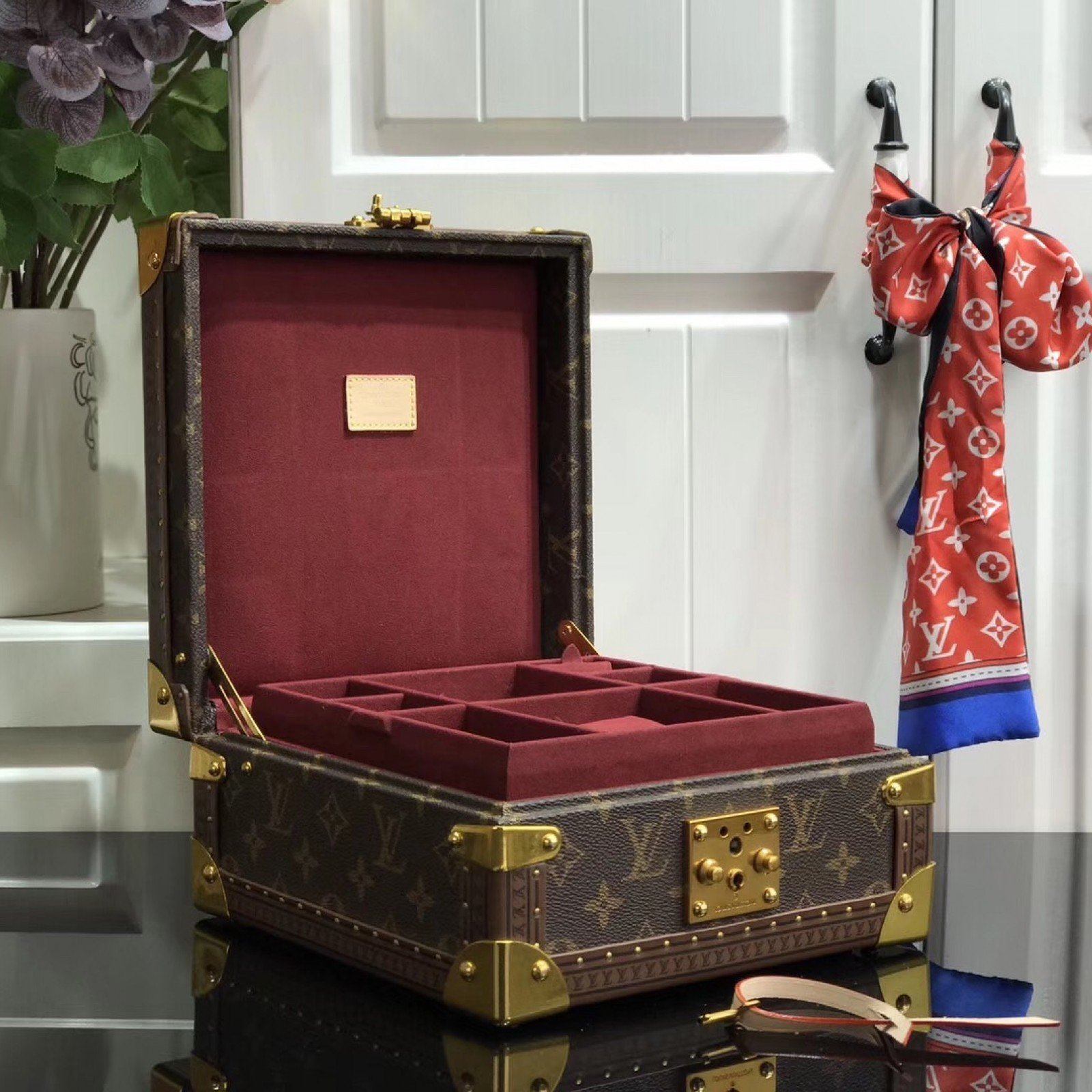 LV COFFRET JOAILLERIE M20040