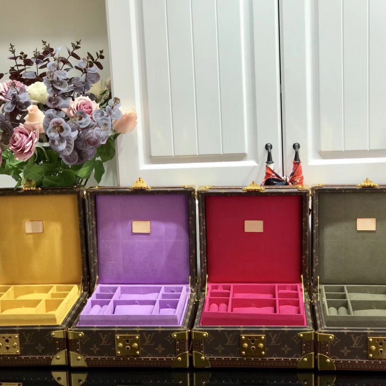 LV COFFRET JOAILLERIE M20040