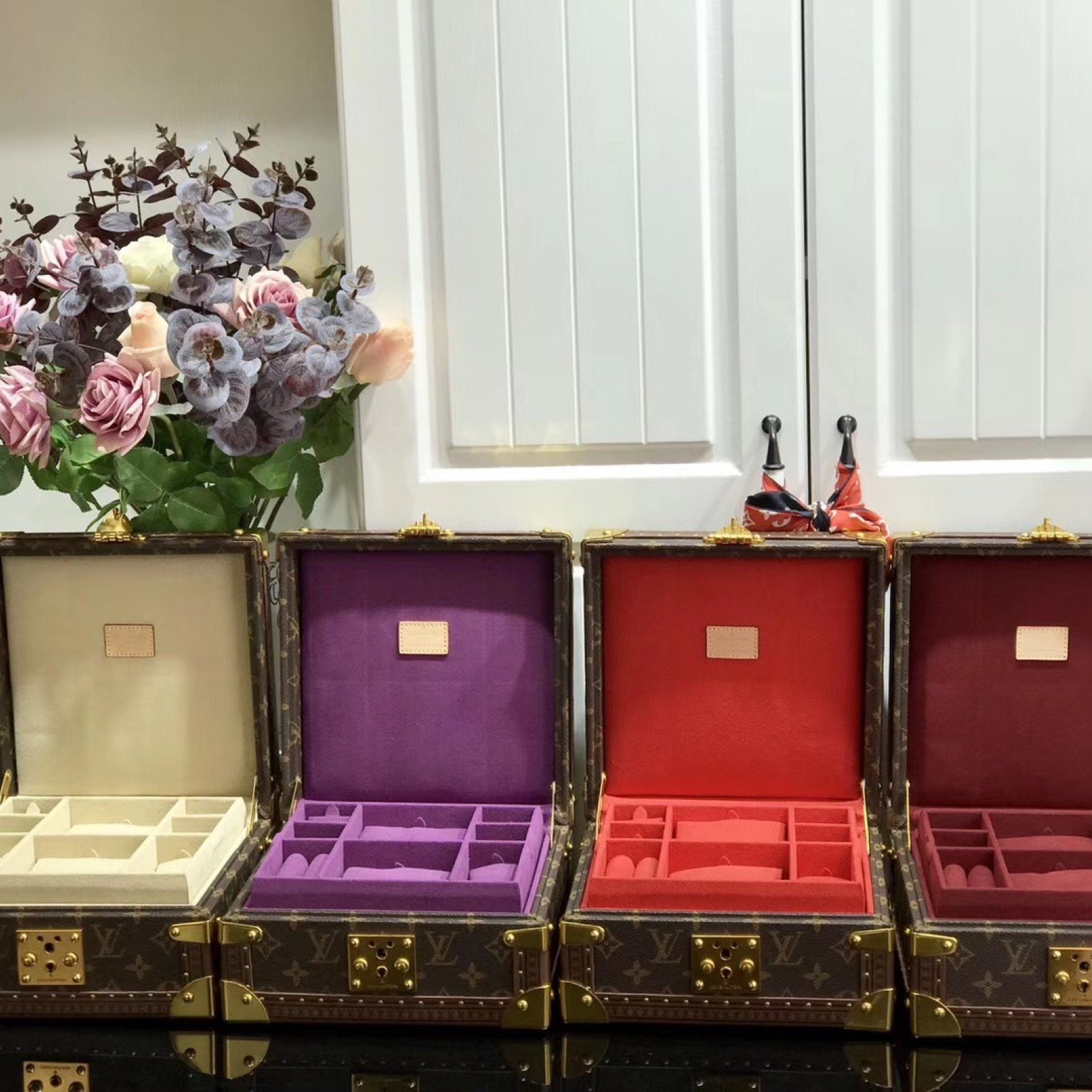 LV COFFRET JOAILLERIE M20040