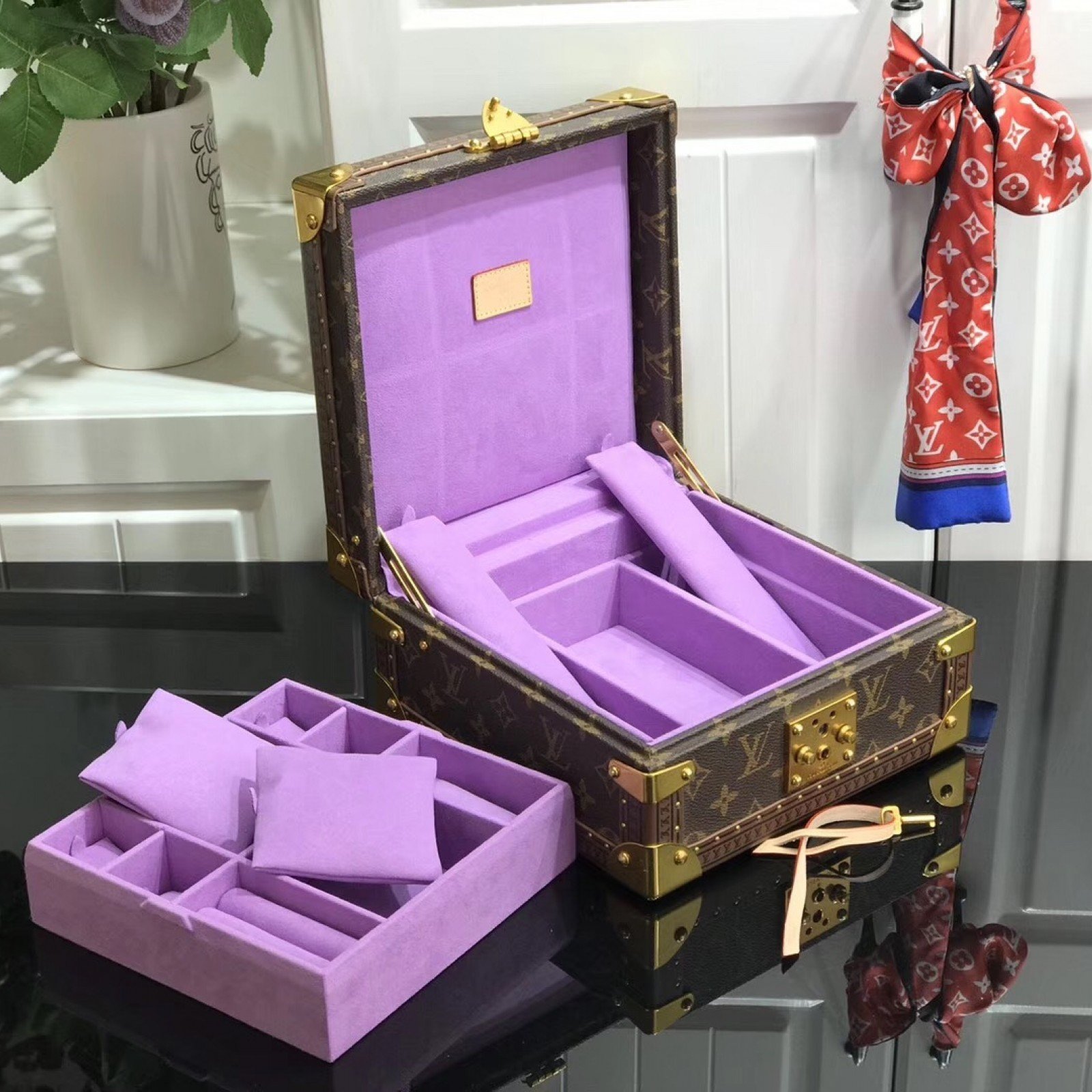 LV COFFRET JOAILLERIE M20040