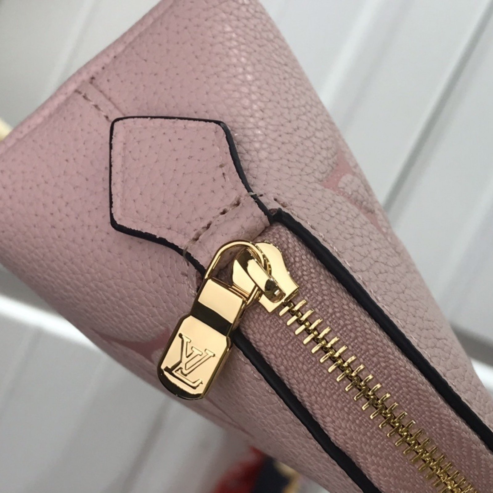 LV COSMETIC POUCH M80502