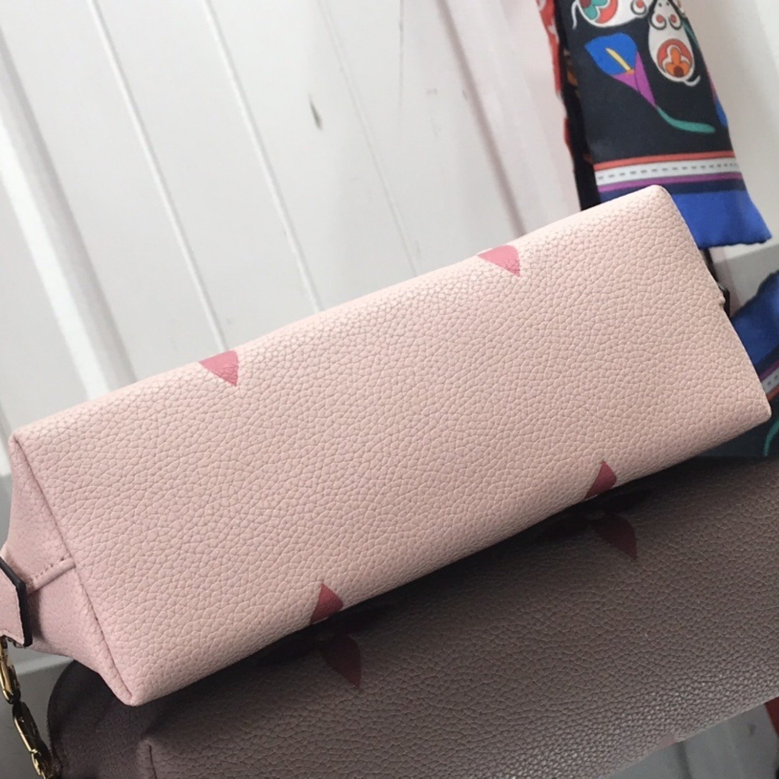 LV COSMETIC POUCH M80502