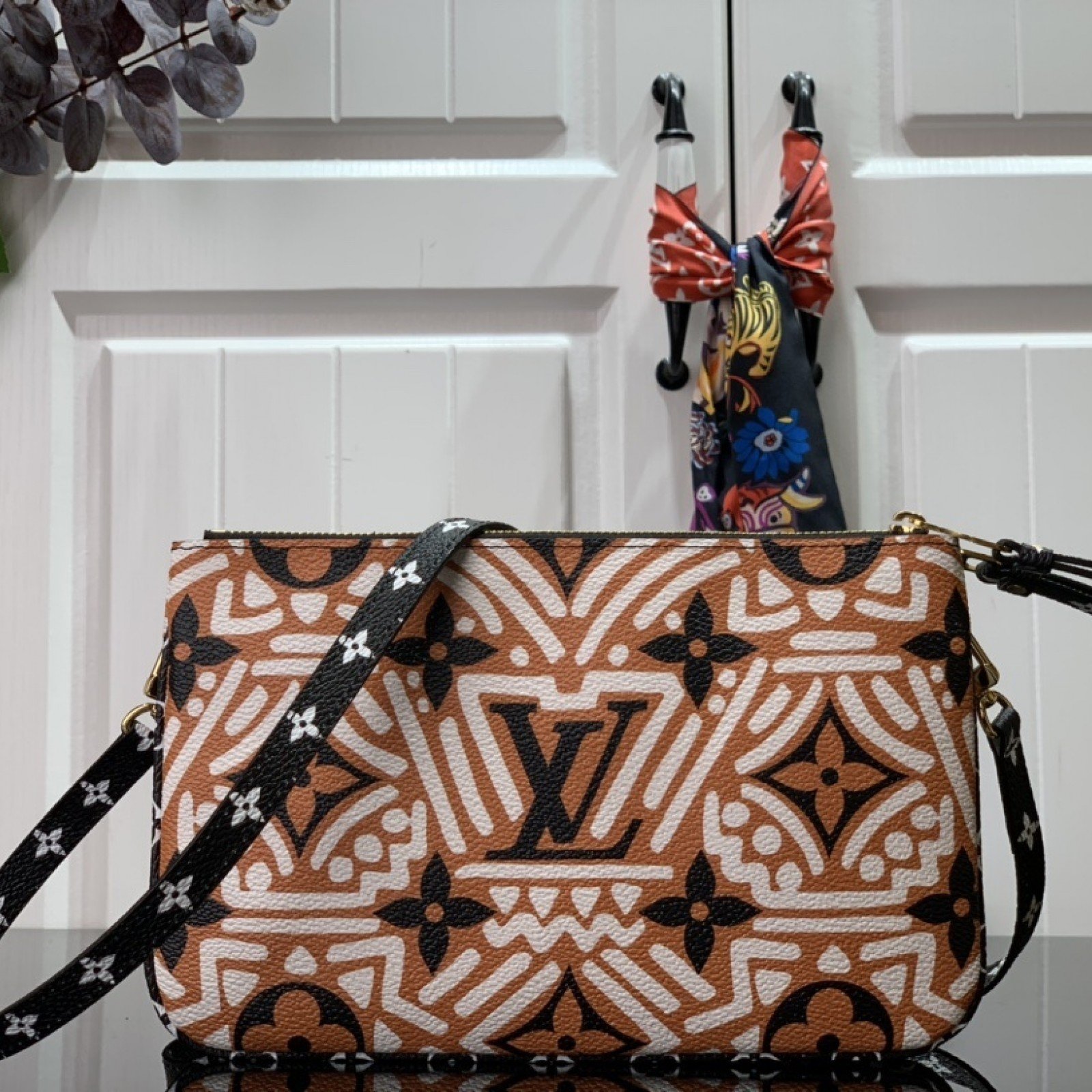 LV CRAFTY DOUBLE ZIP POCHETTE M69488