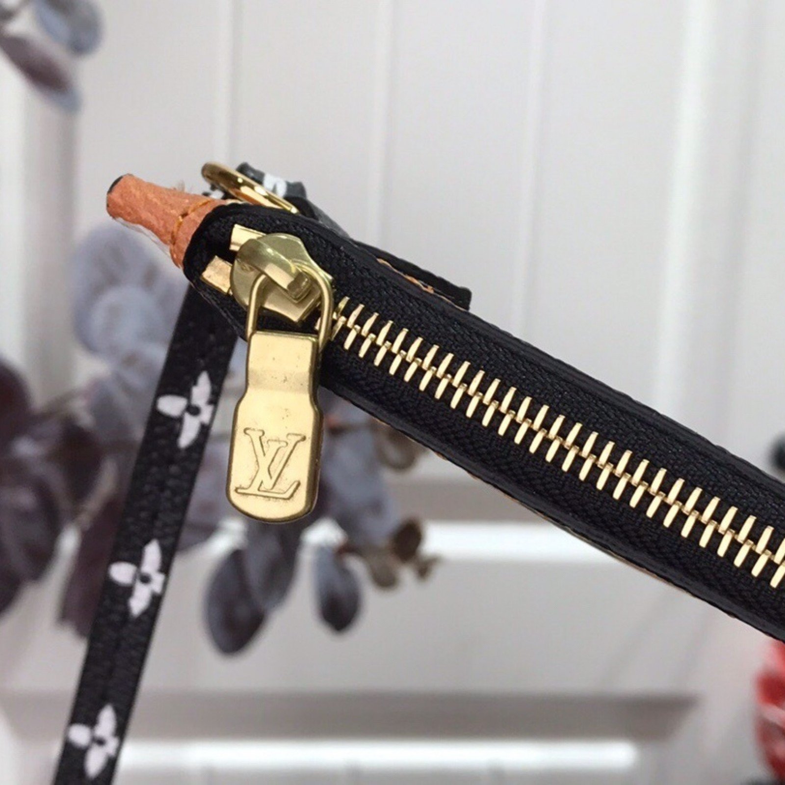 LV CRAFTY NEVERFULL MM M56584