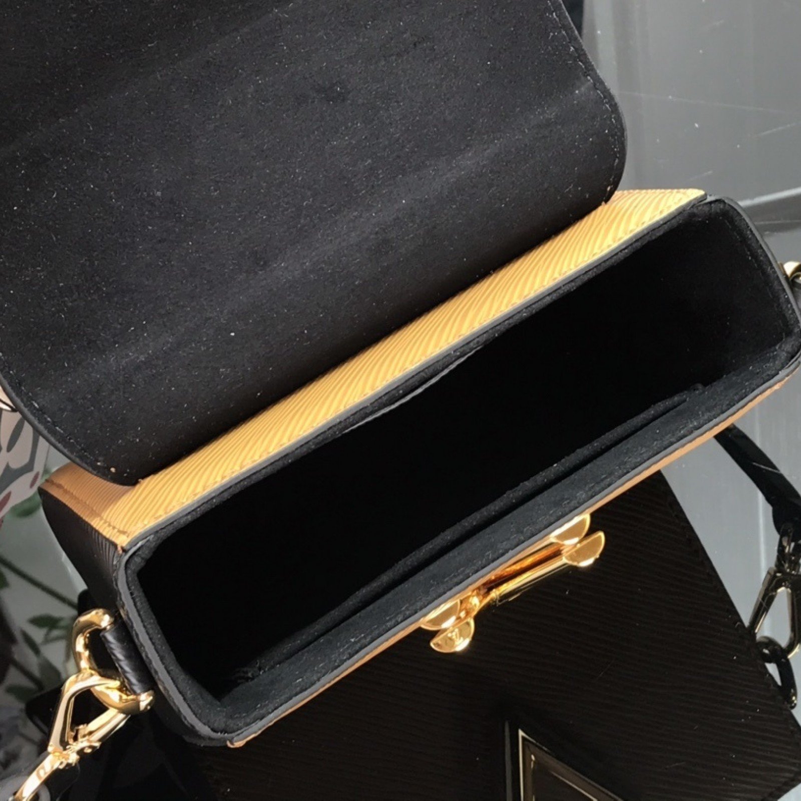 LV CRAFTY TWIST MINI M56849
