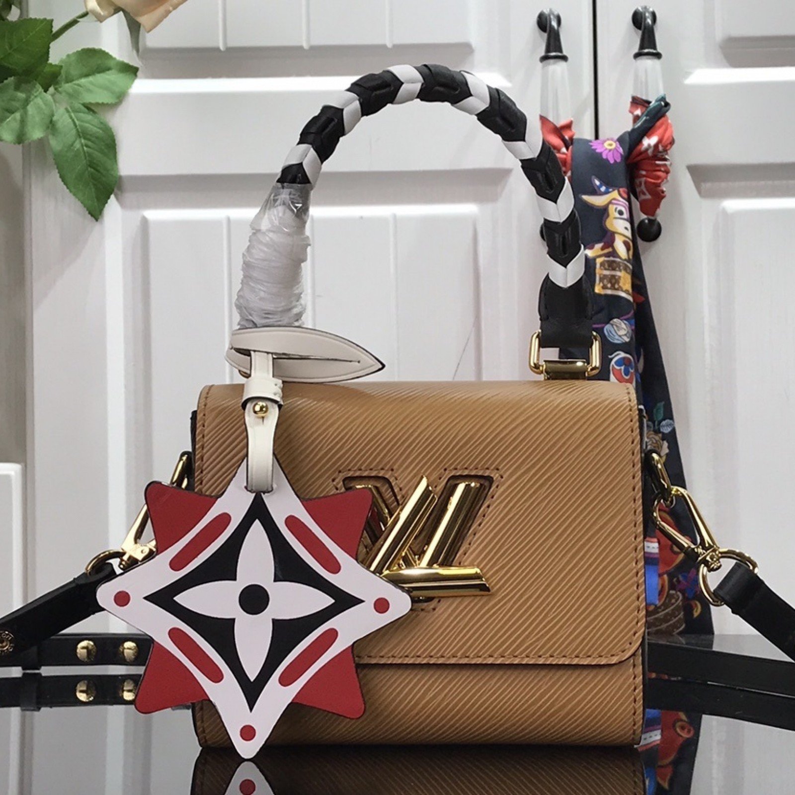 LV CRAFTY TWIST MINI M56849