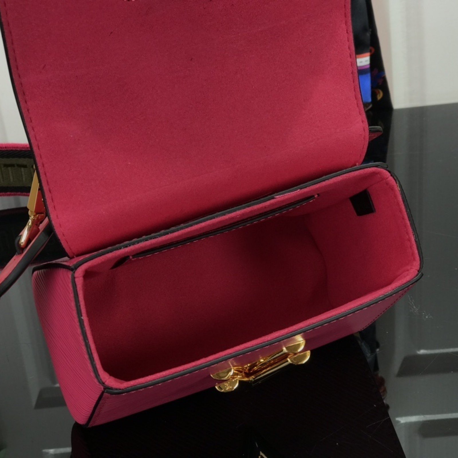 LV CRAFTY TWIST MINI M57063