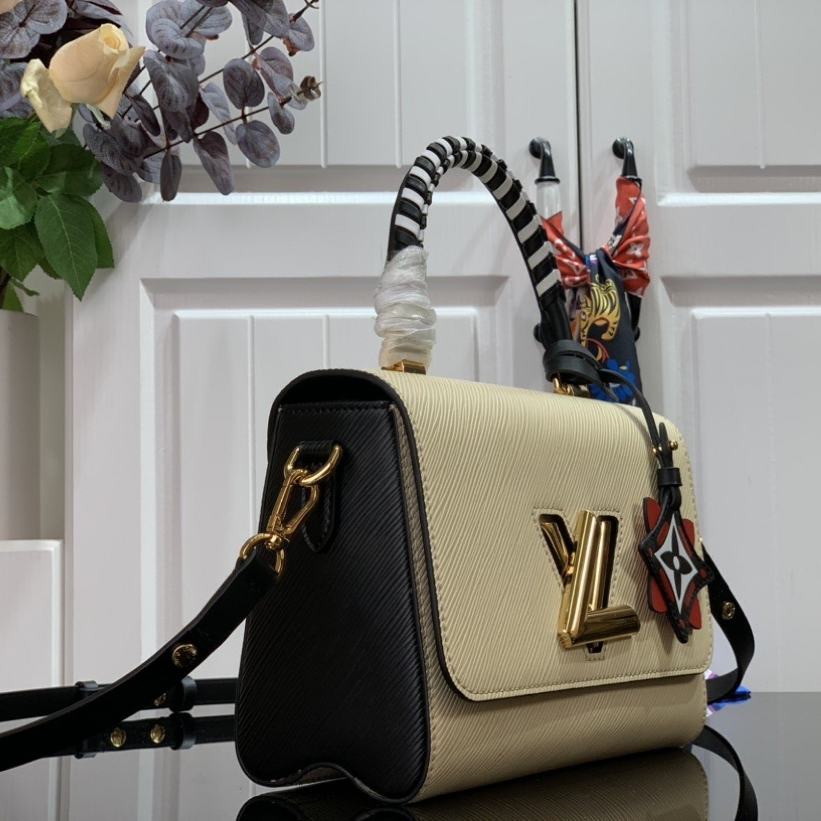 LV CRAFTY TWIST MM M56780