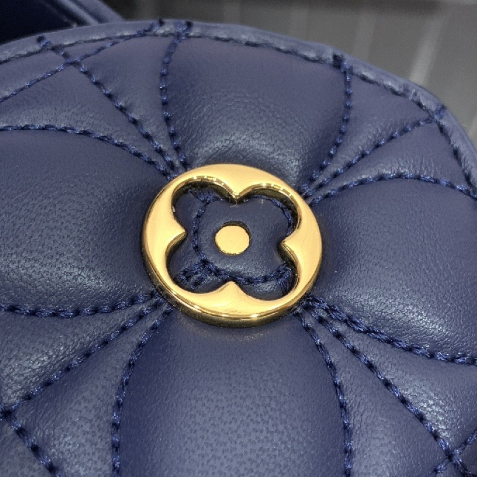 LV Capucines  bb m25283