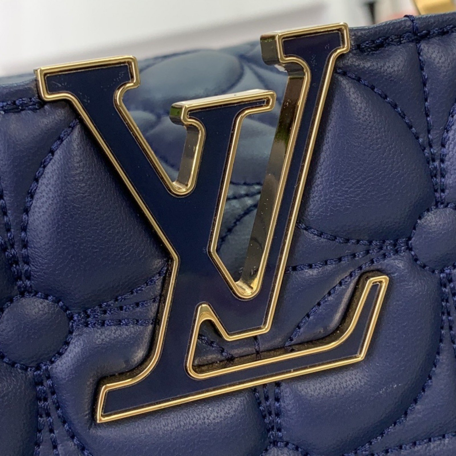 LV Capucines  bb m25283