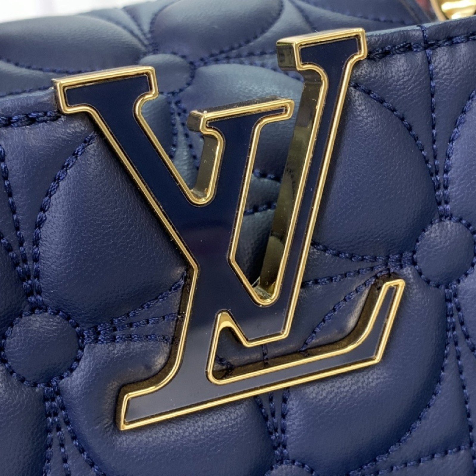 LV Capucines  bb m25283