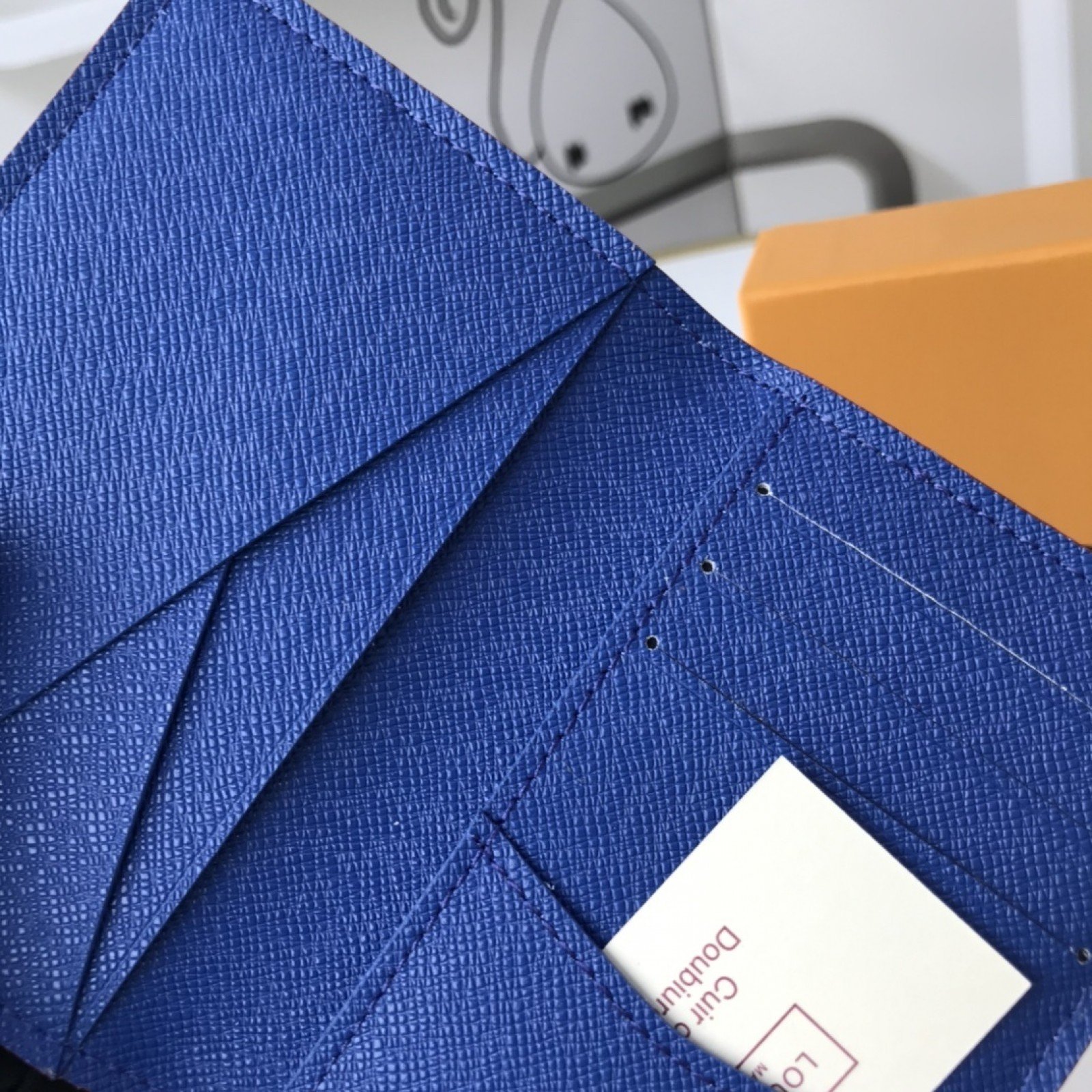 LV Card holder M80103B