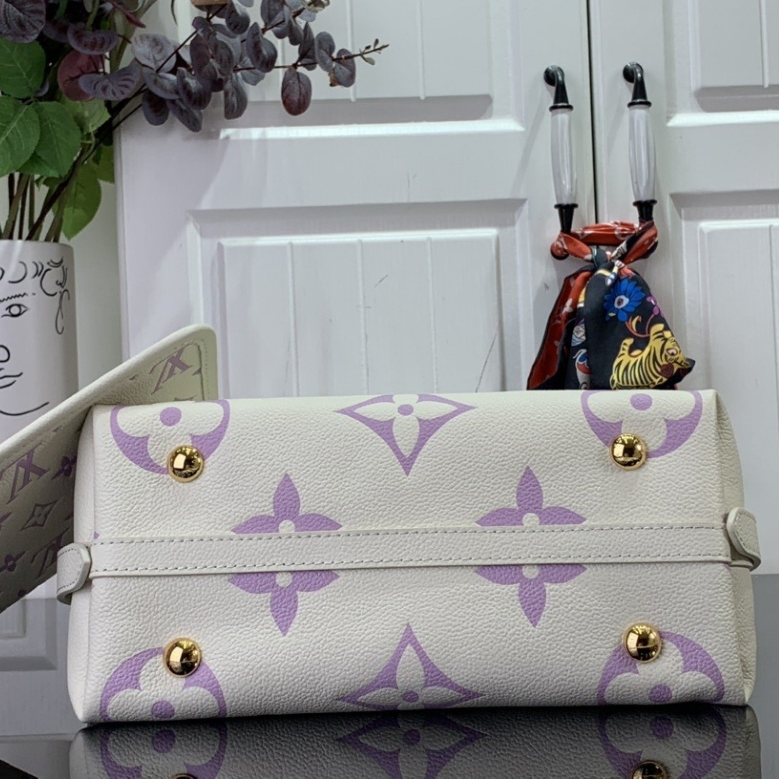 LV CarryAll  M24141