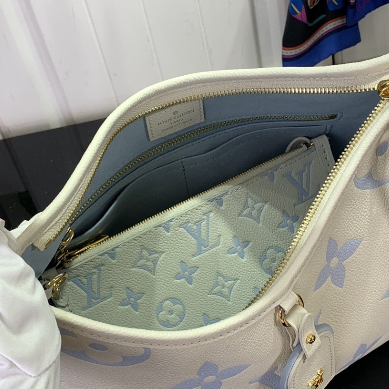 LV CarryAll  M24141