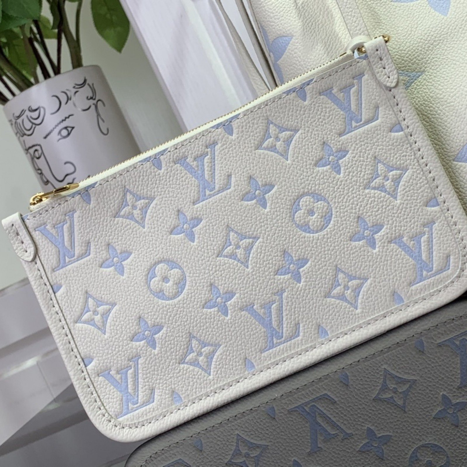 LV CarryAll  M24141