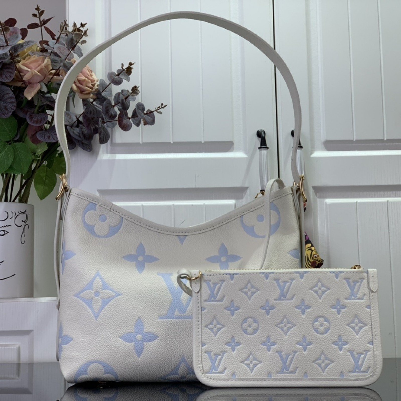 LV CarryAll  M24141