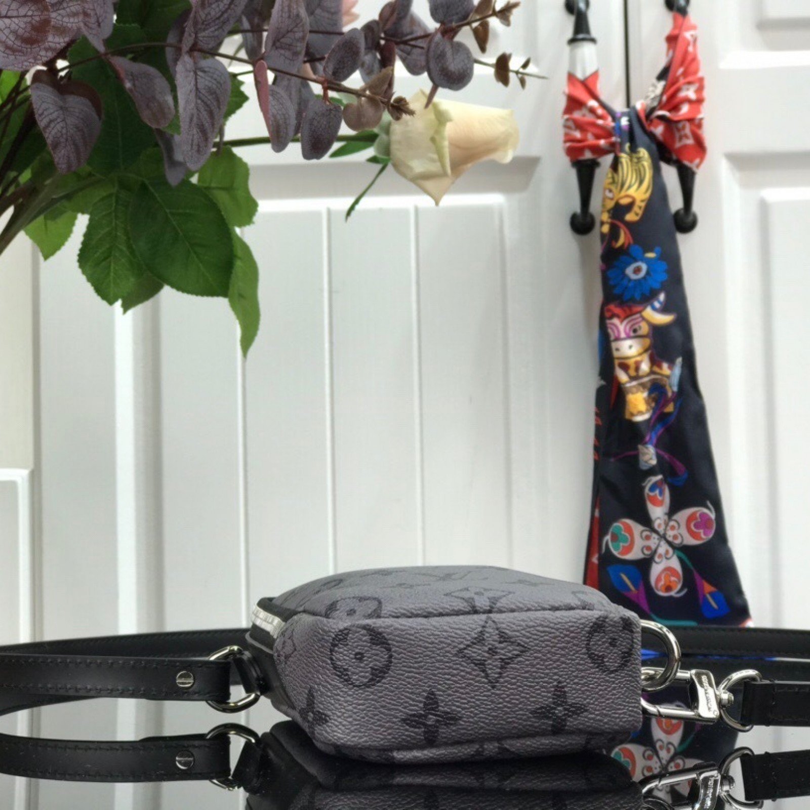 LV Cellphone Pouch M69534