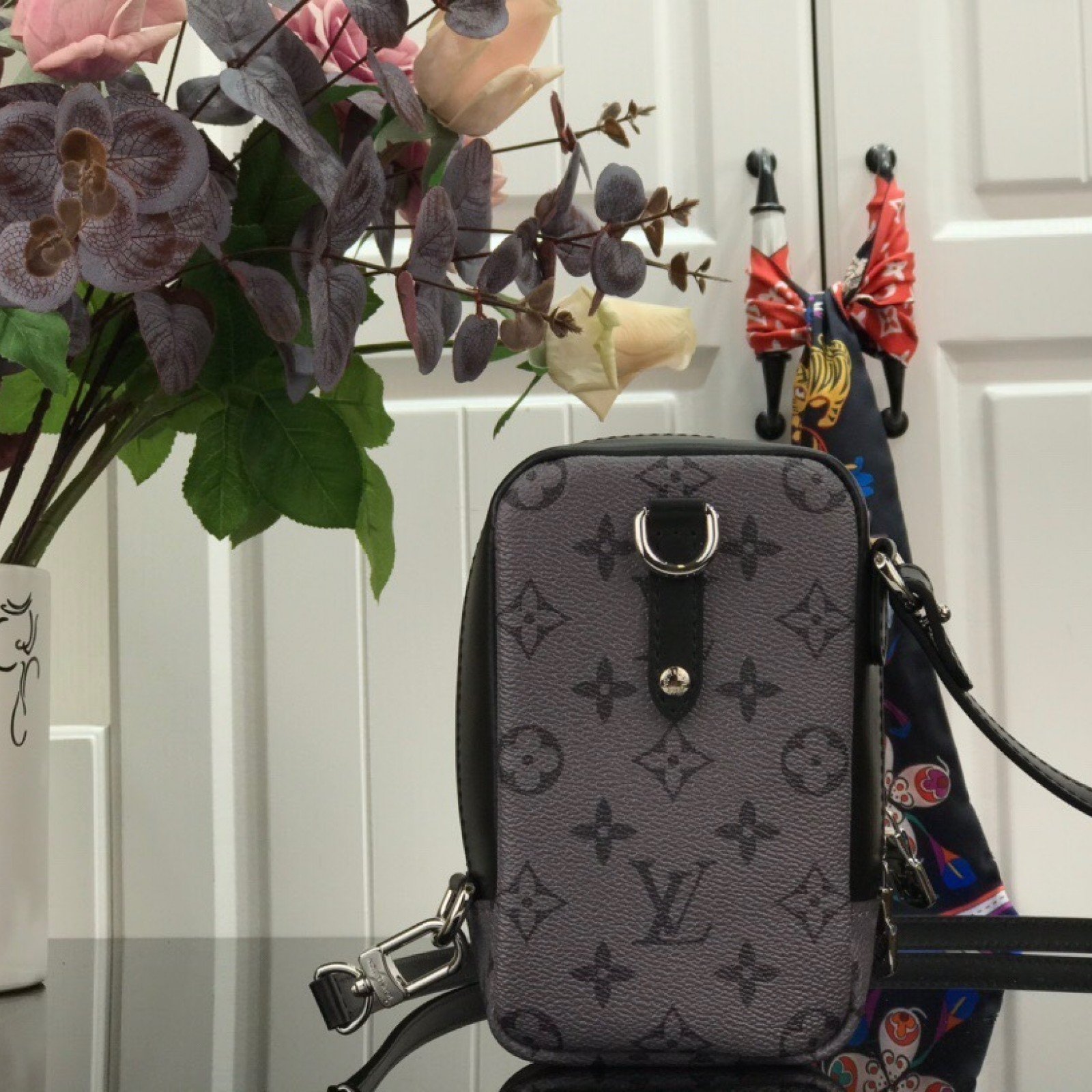 LV Cellphone Pouch M69534