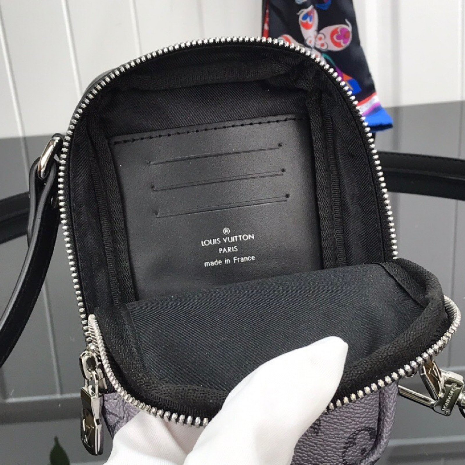 LV Cellphone Pouch M69534