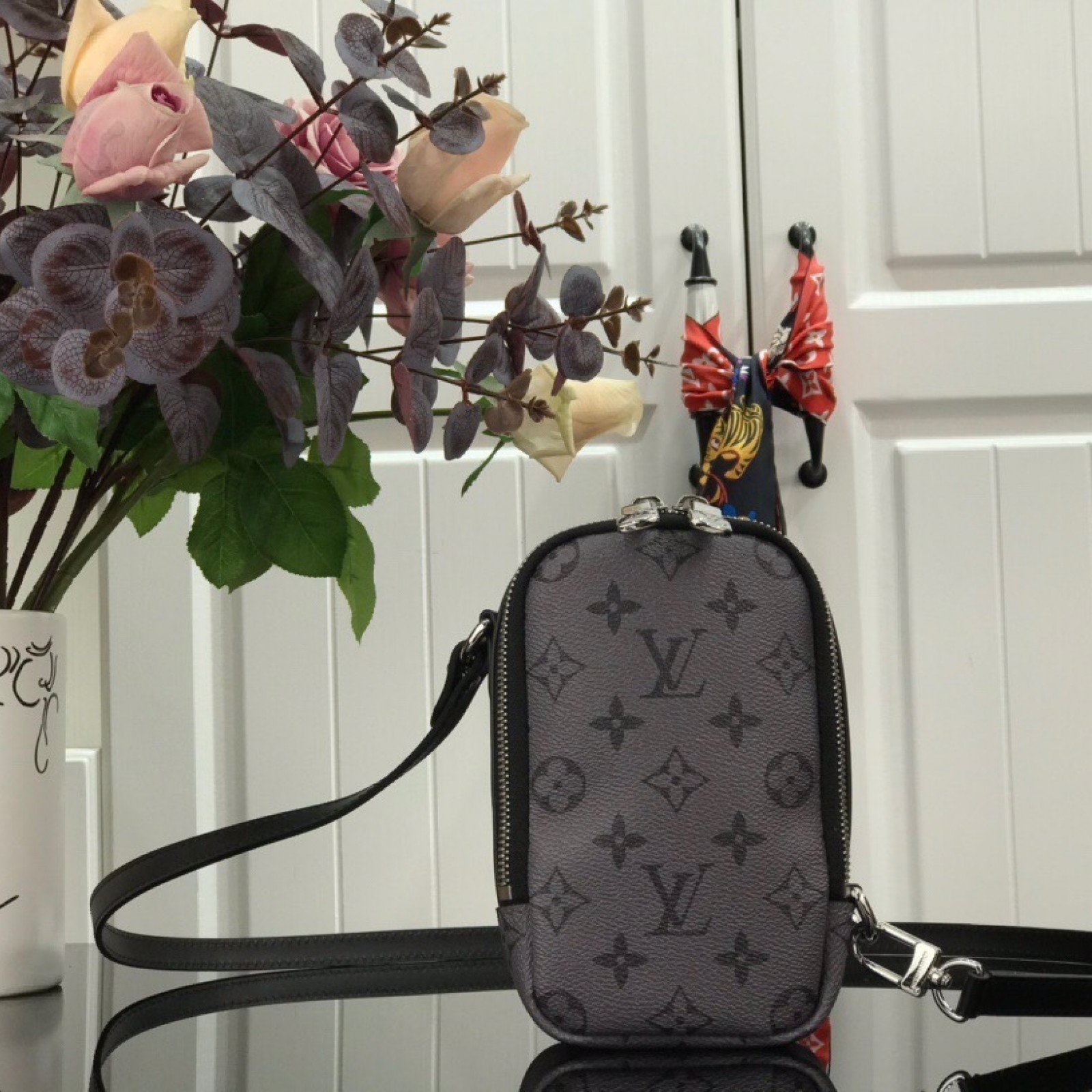 LV Cellphone Pouch M69534