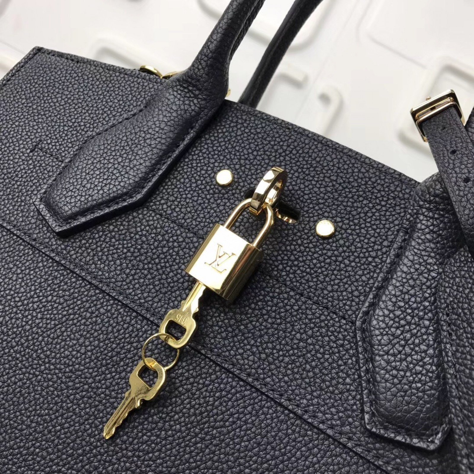 LV City Steamer Bag M51026