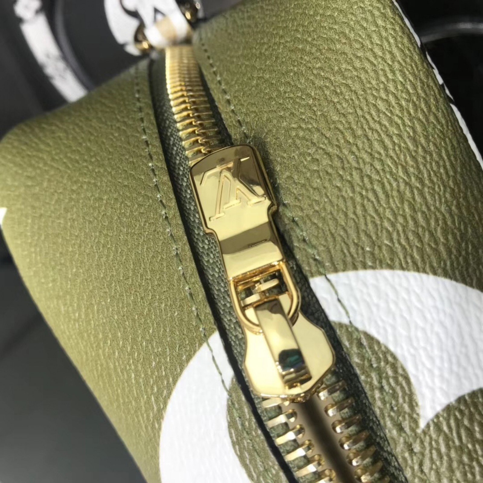 LV Clutch bag M67610