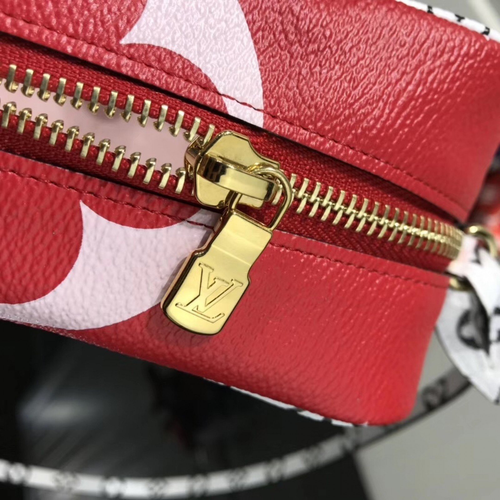 LV Clutch bag M67610