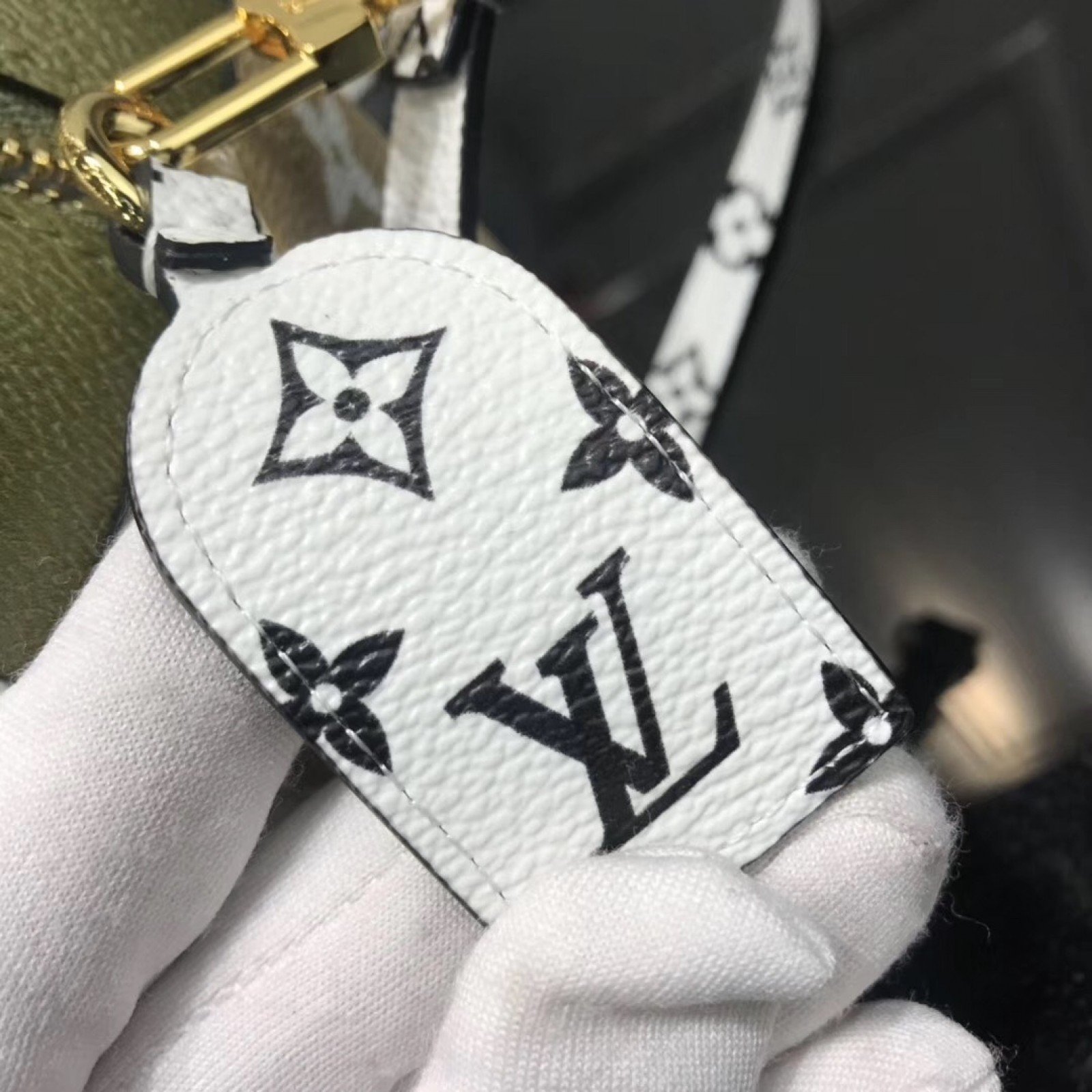 LV Clutch bag M67610