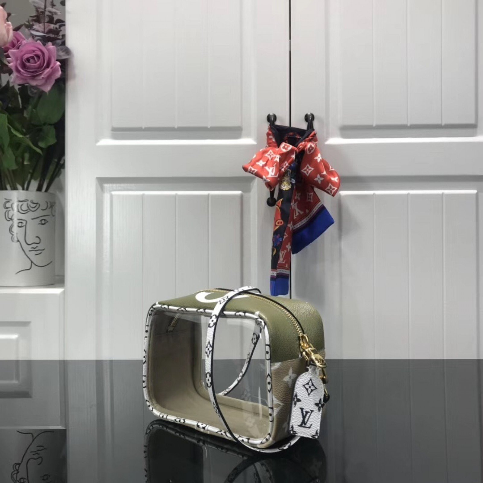 LV Clutch bag M67610