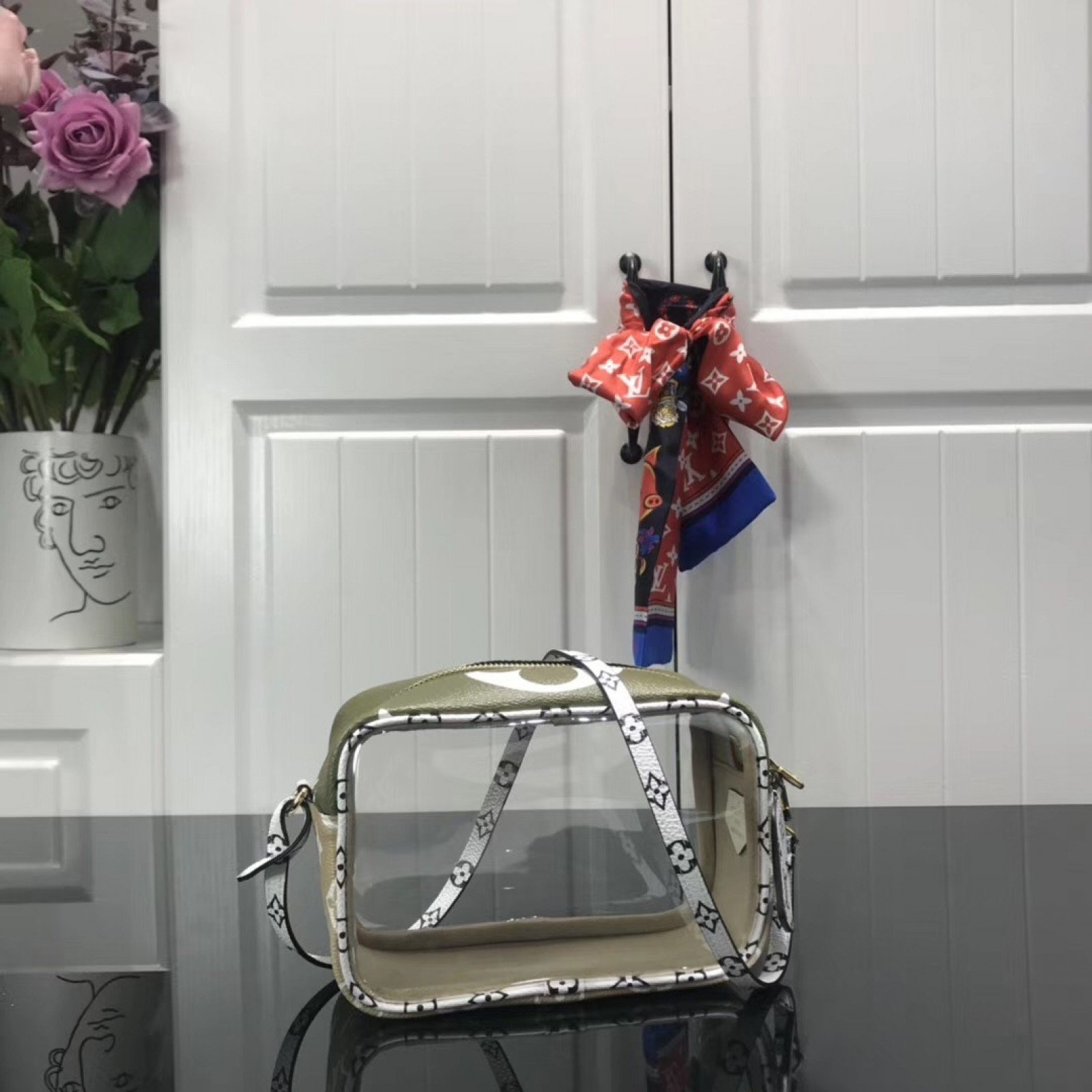 LV Clutch bag M67610
