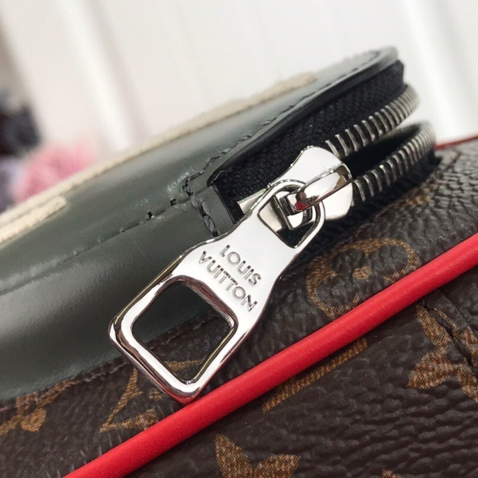LV Clutch bag M68687PV