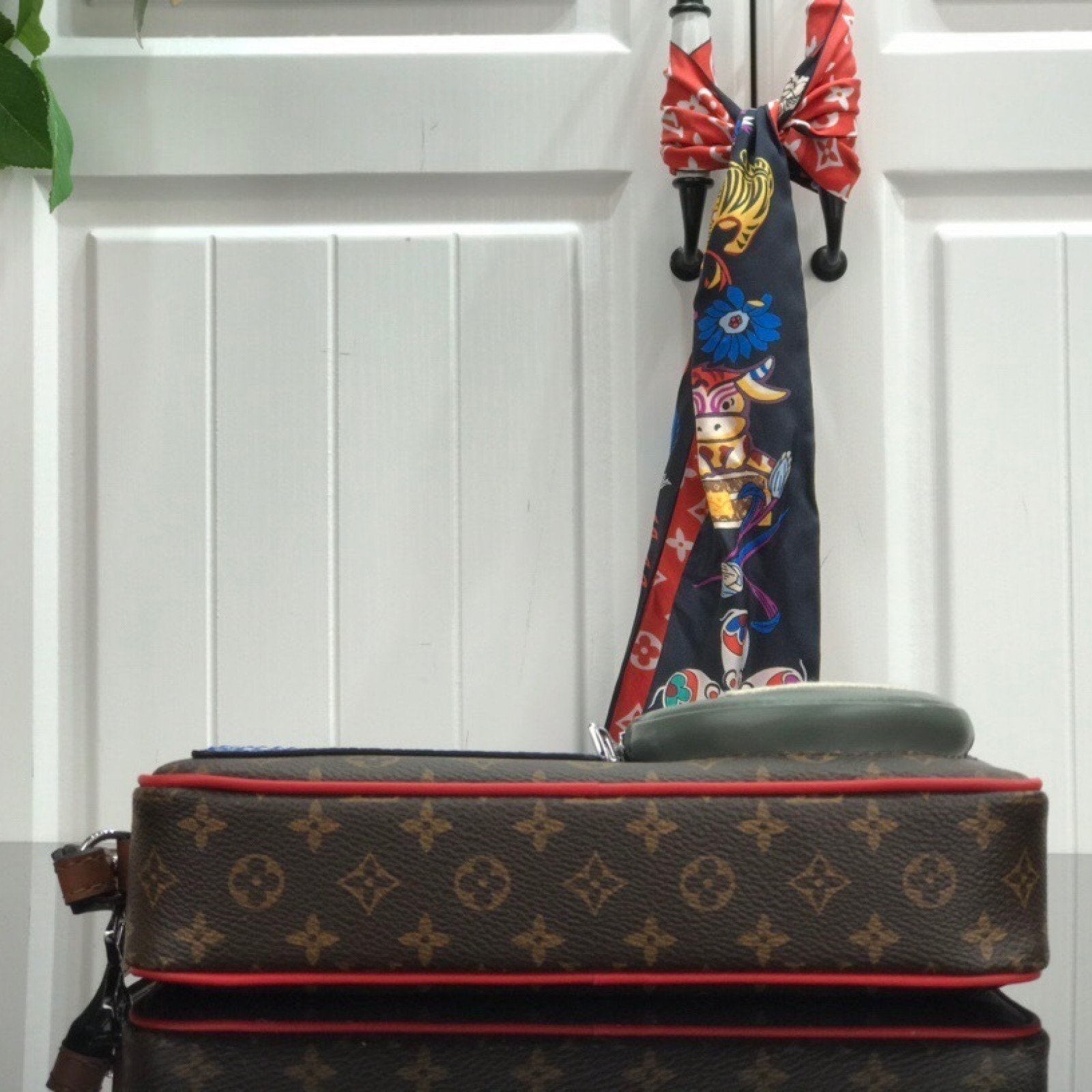 LV Clutch bag M68687PV