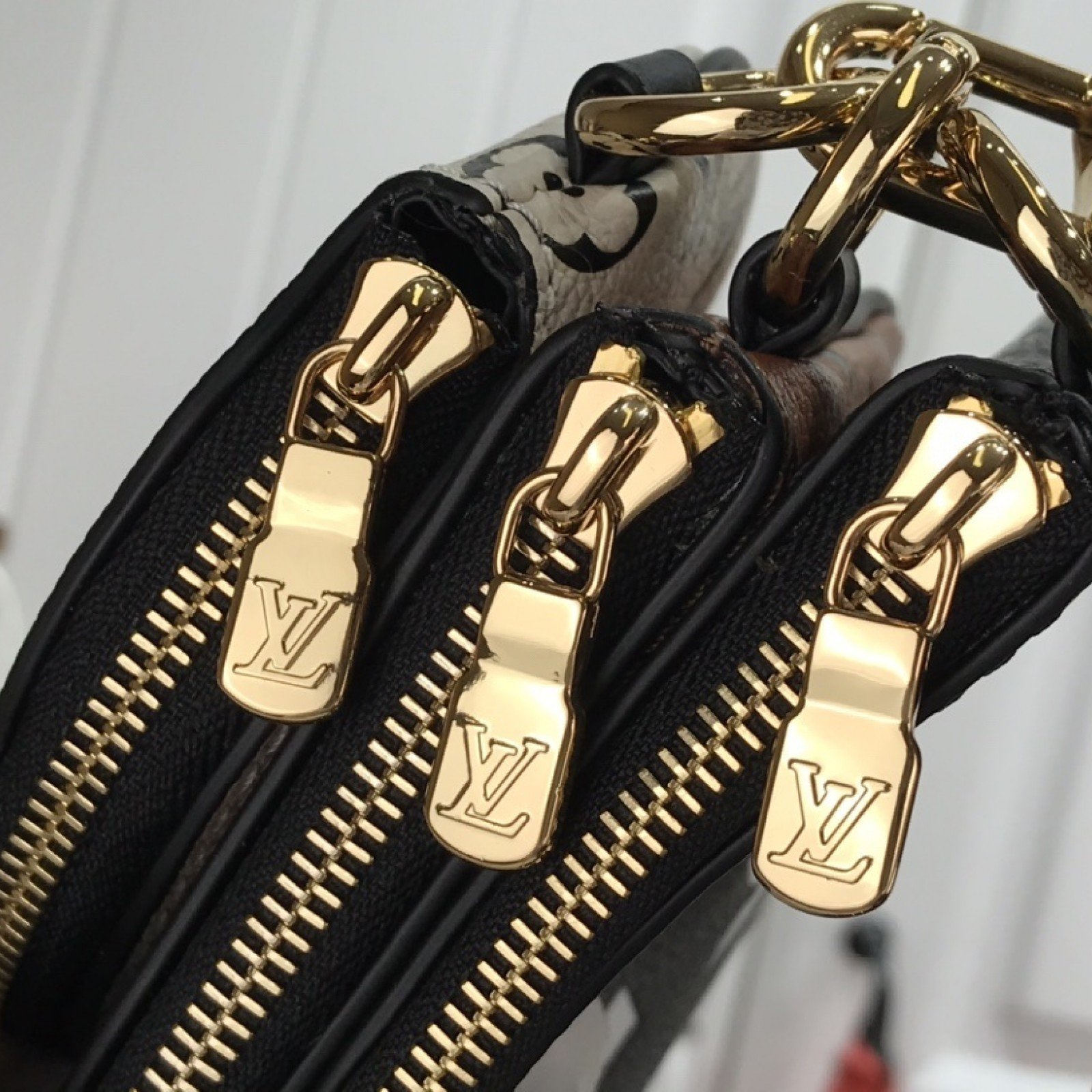 LV Clutch bag M69516
