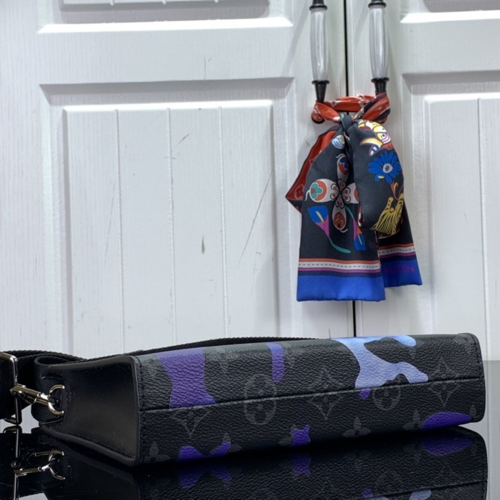 LV Clutch bag M81753
