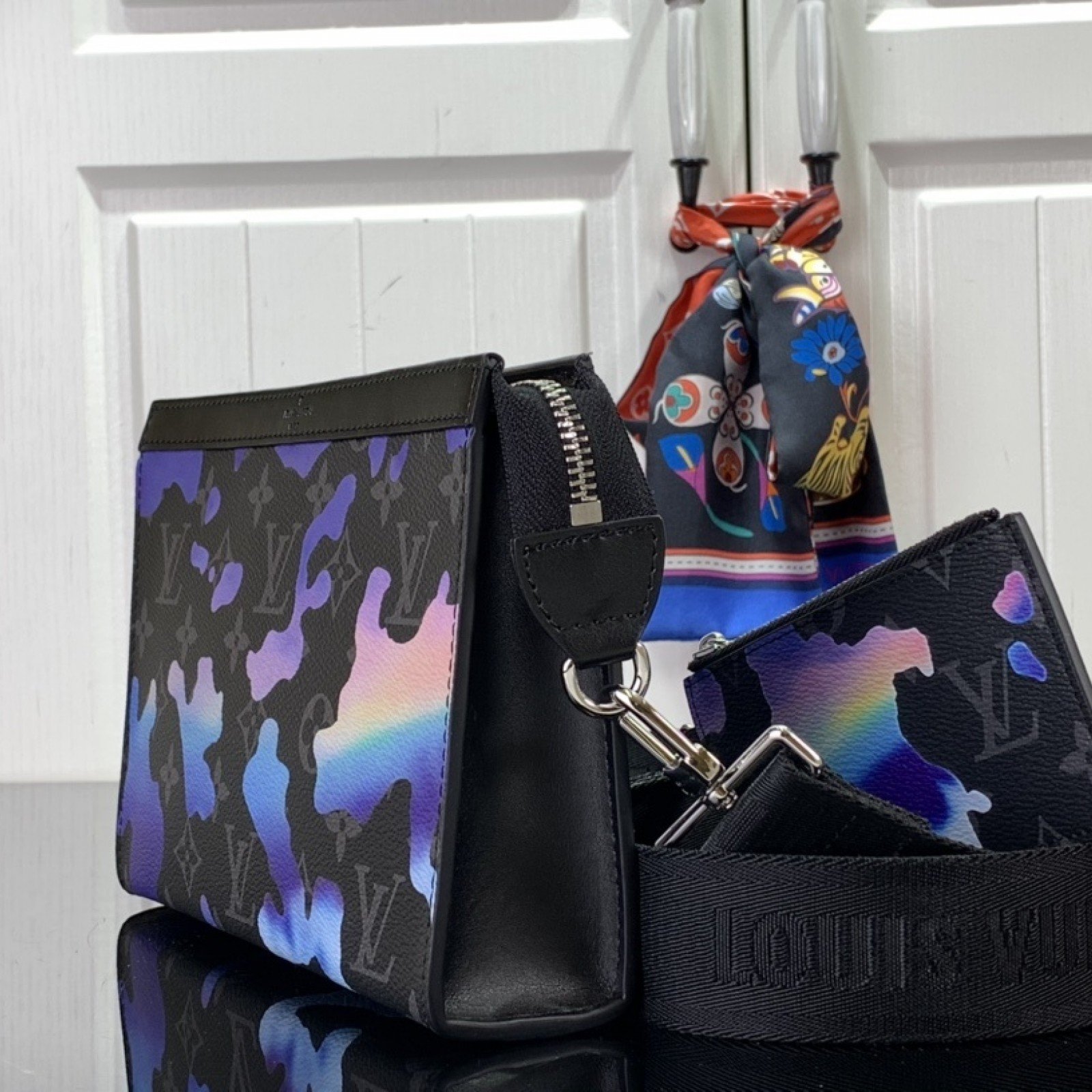 LV Clutch bag M81753