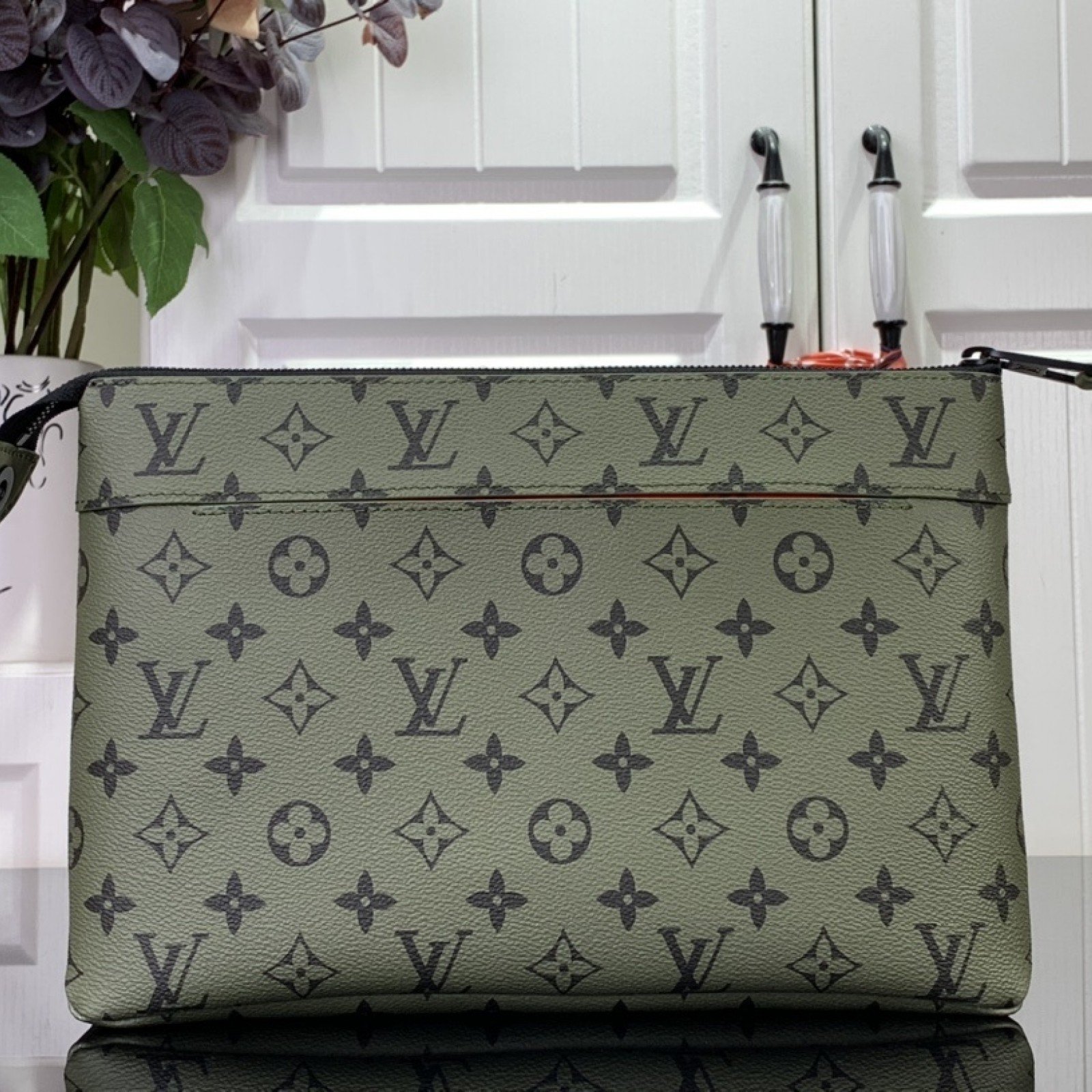LV Clutch bag M82800