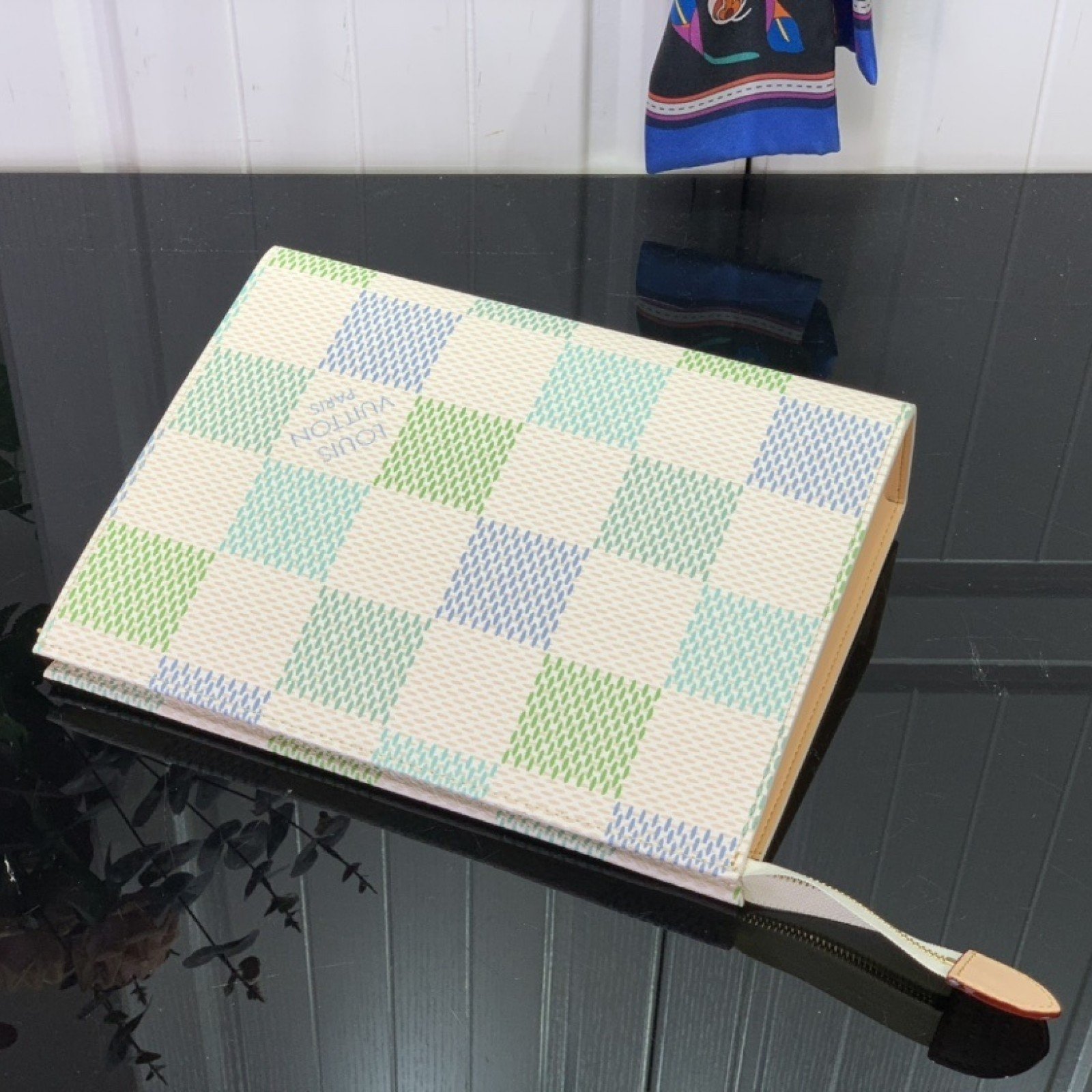LV Clutch bag N40740