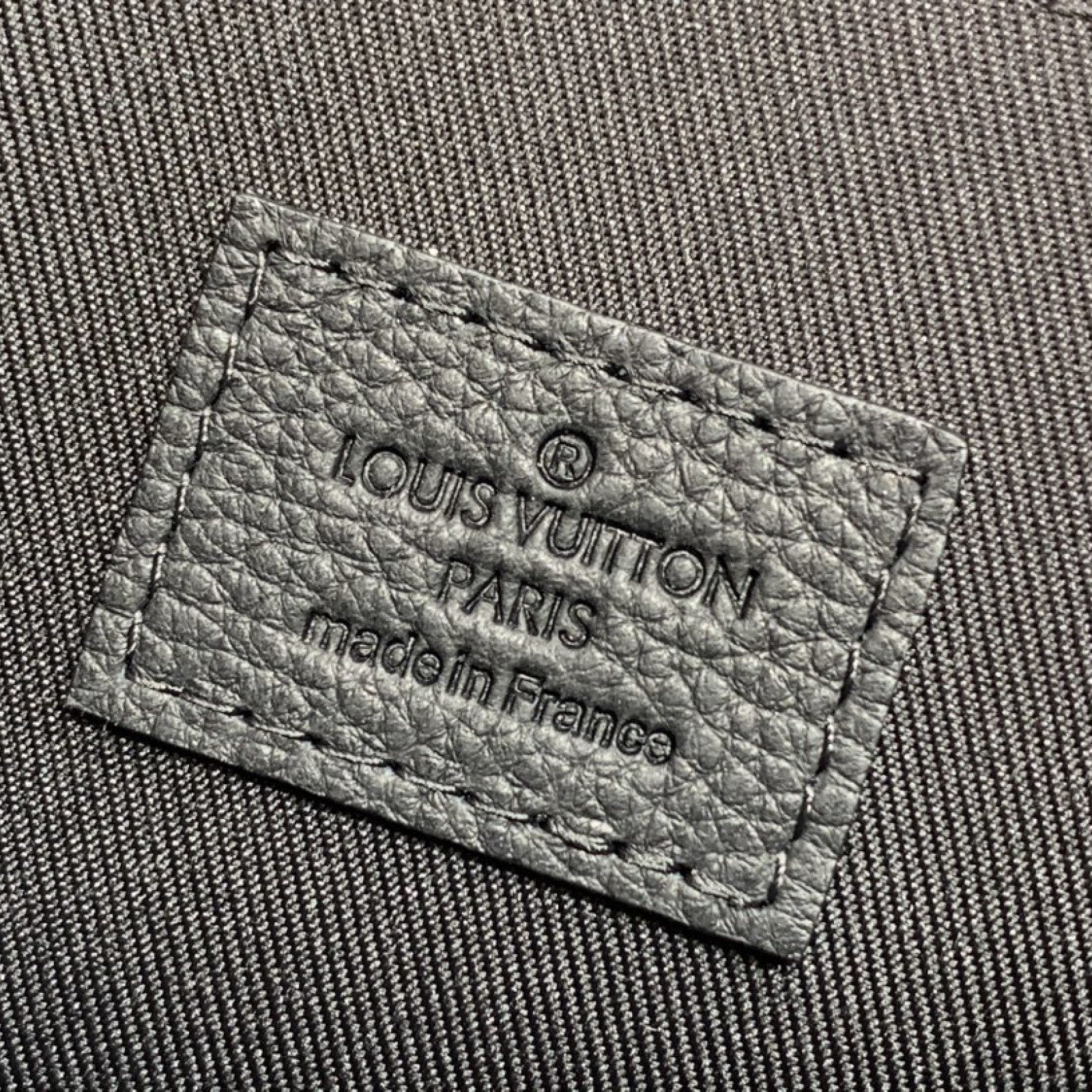LV Clutch bag m82019
