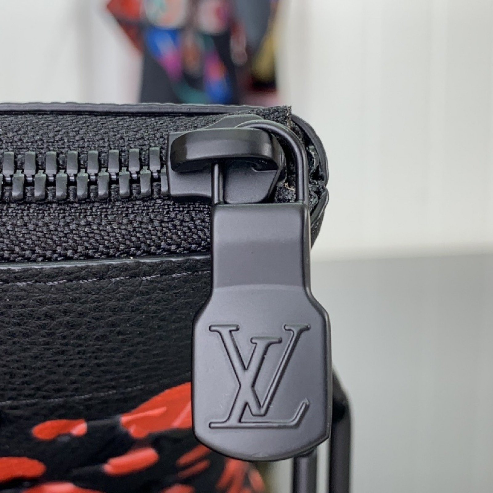 LV Clutch bag m82019