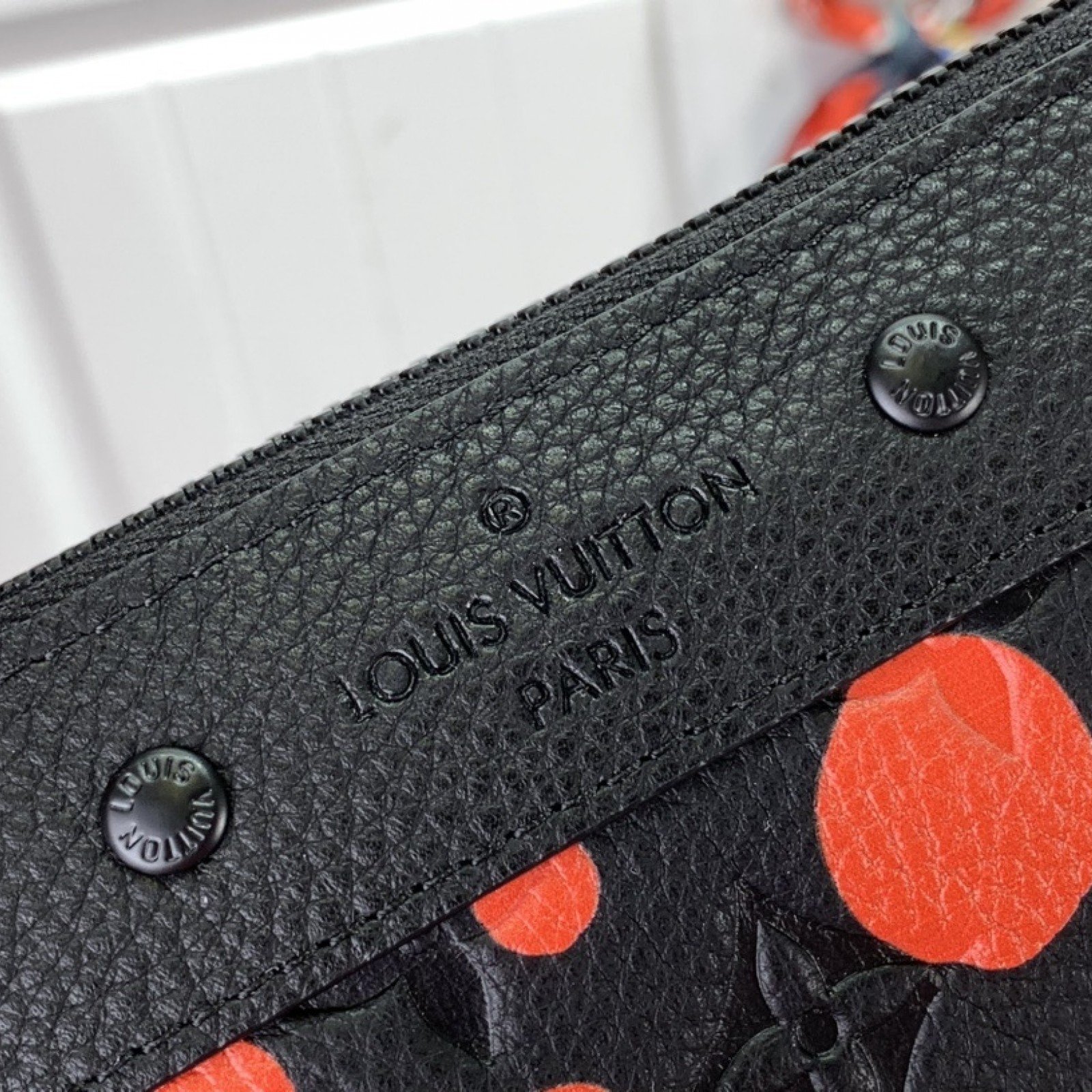 LV Clutch bag m82019