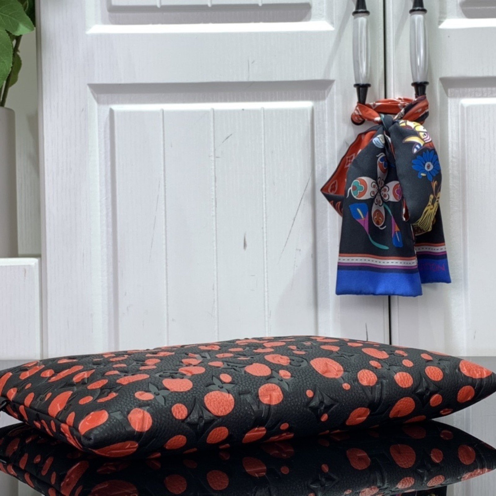 LV Clutch bag m82019