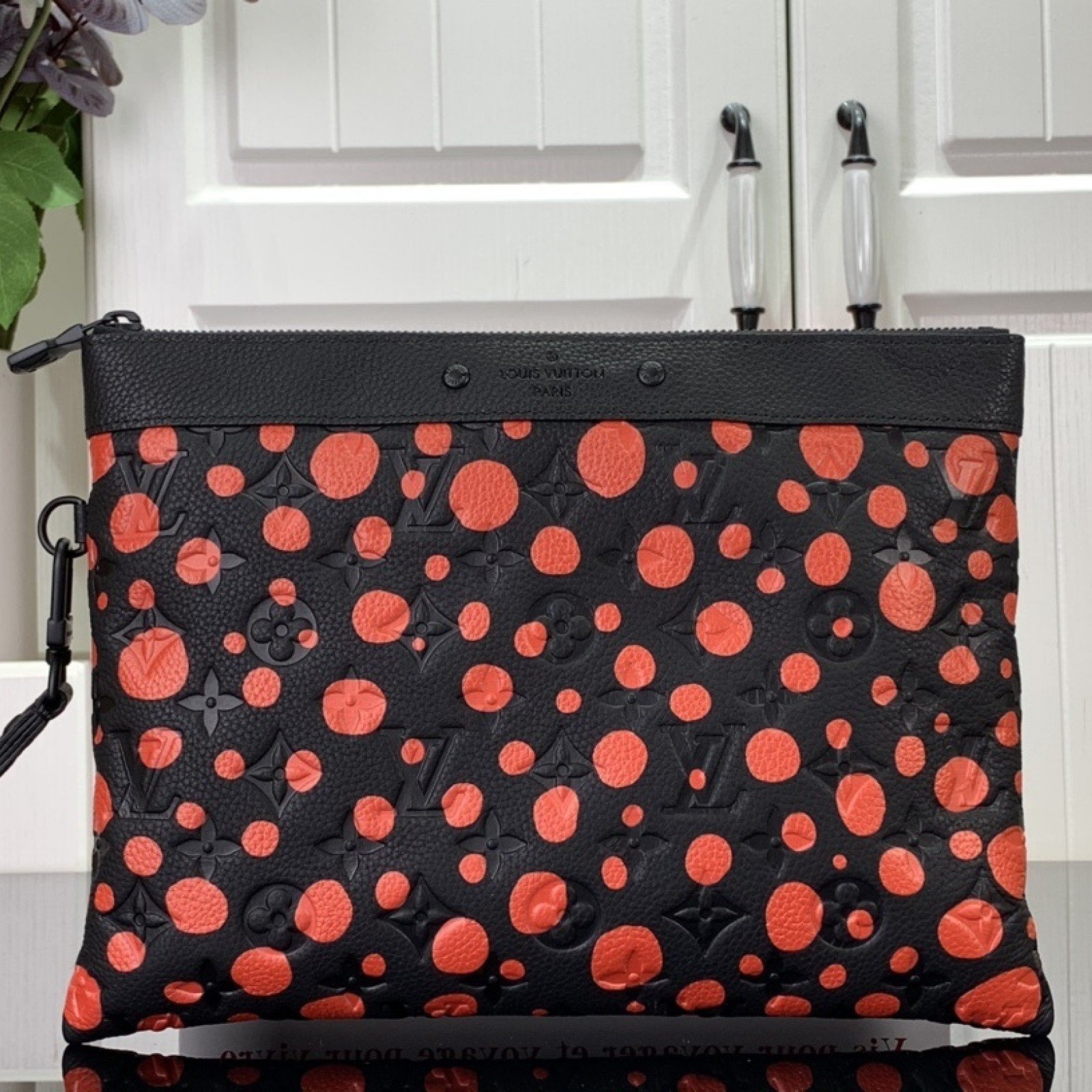 LV Clutch bag m82019