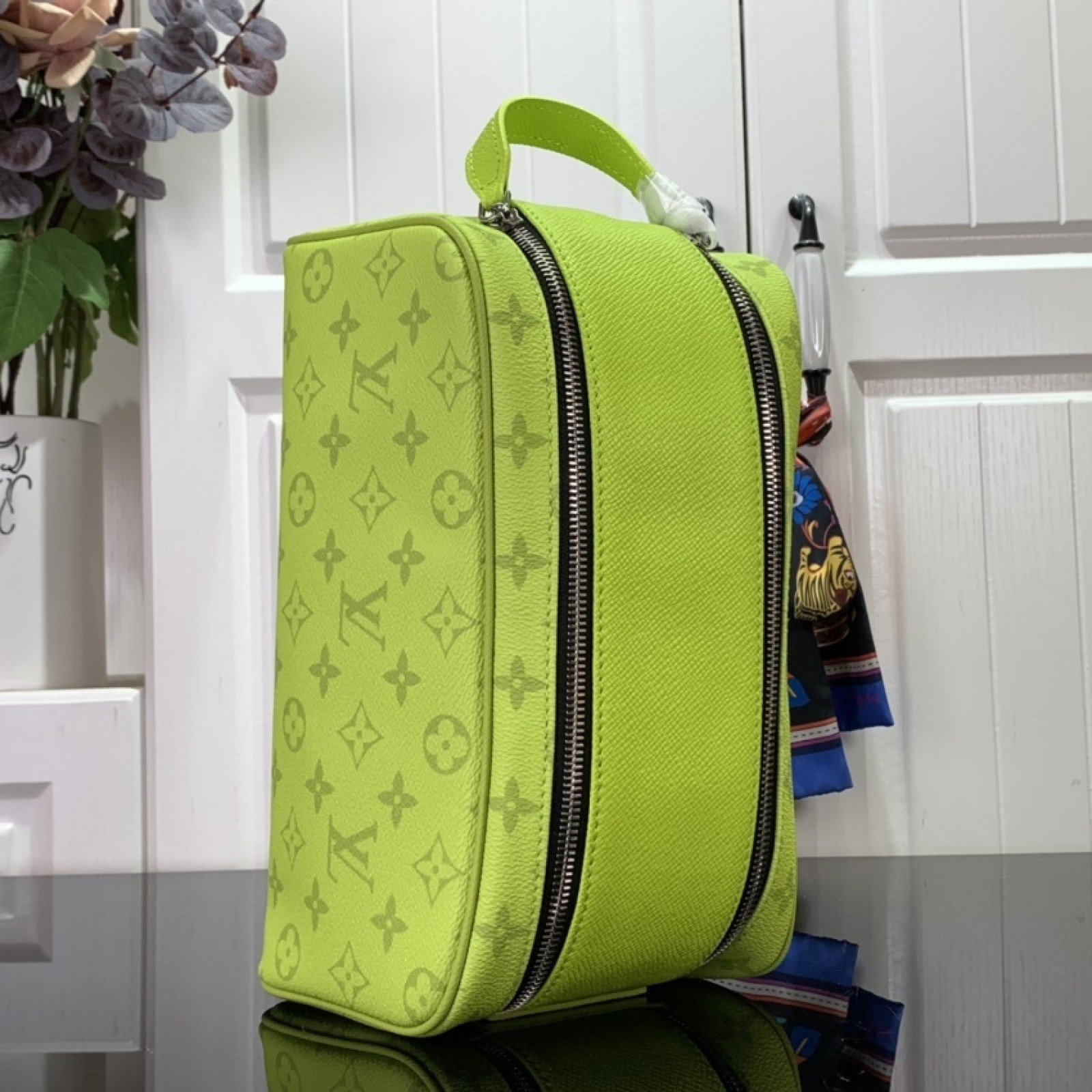 LV Cosmetic bag m10144