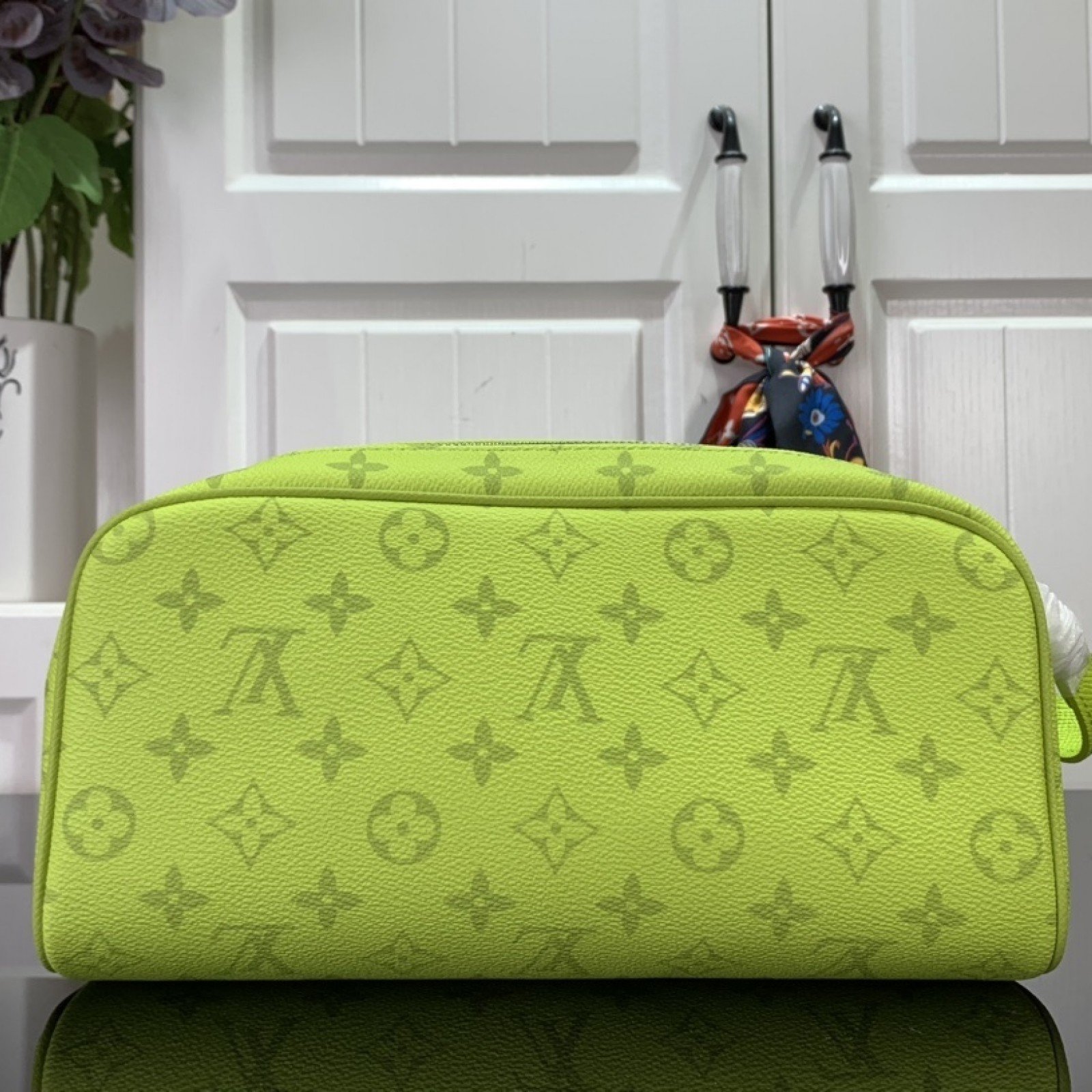 LV Cosmetic bag m10144