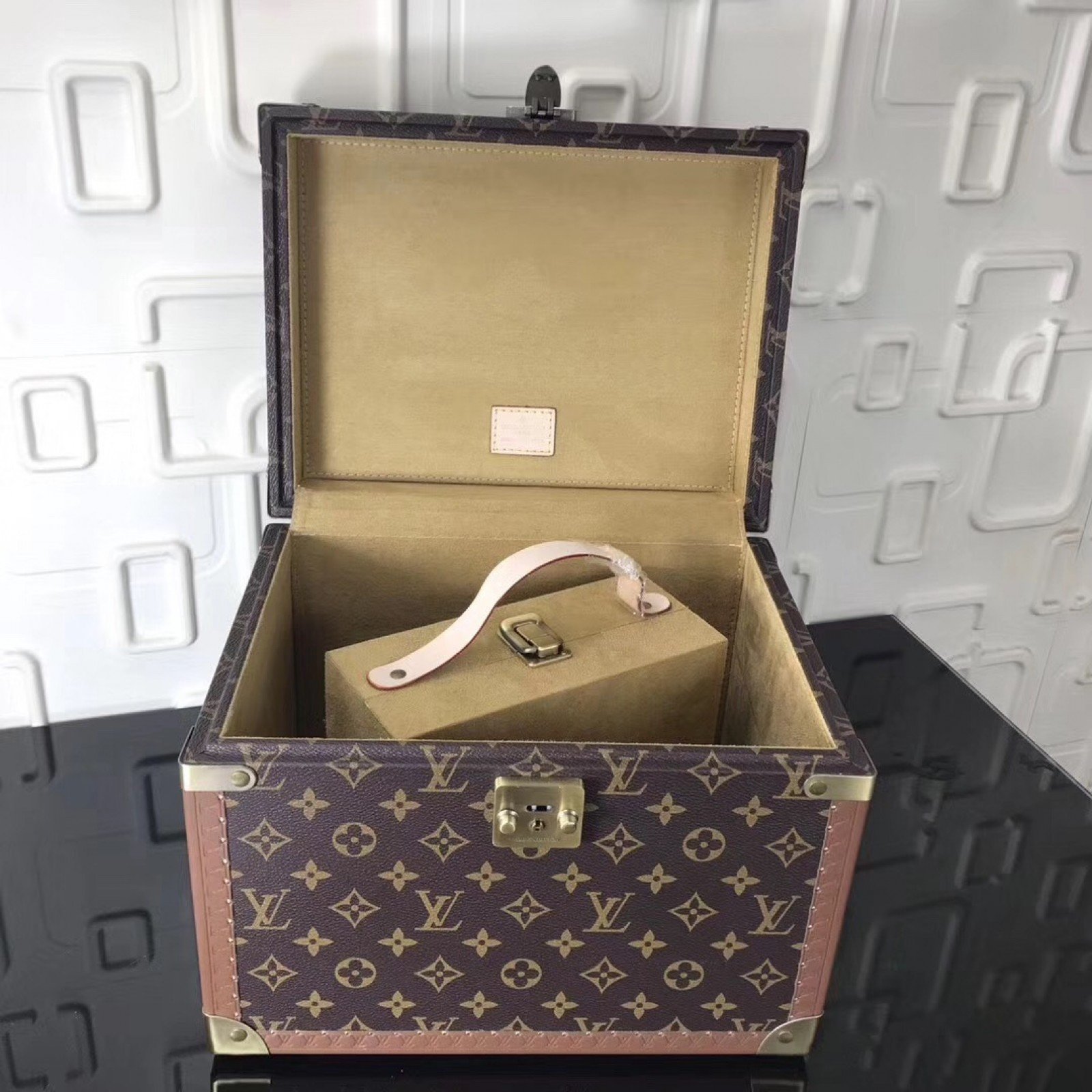 LV Cosmetics Case M21203