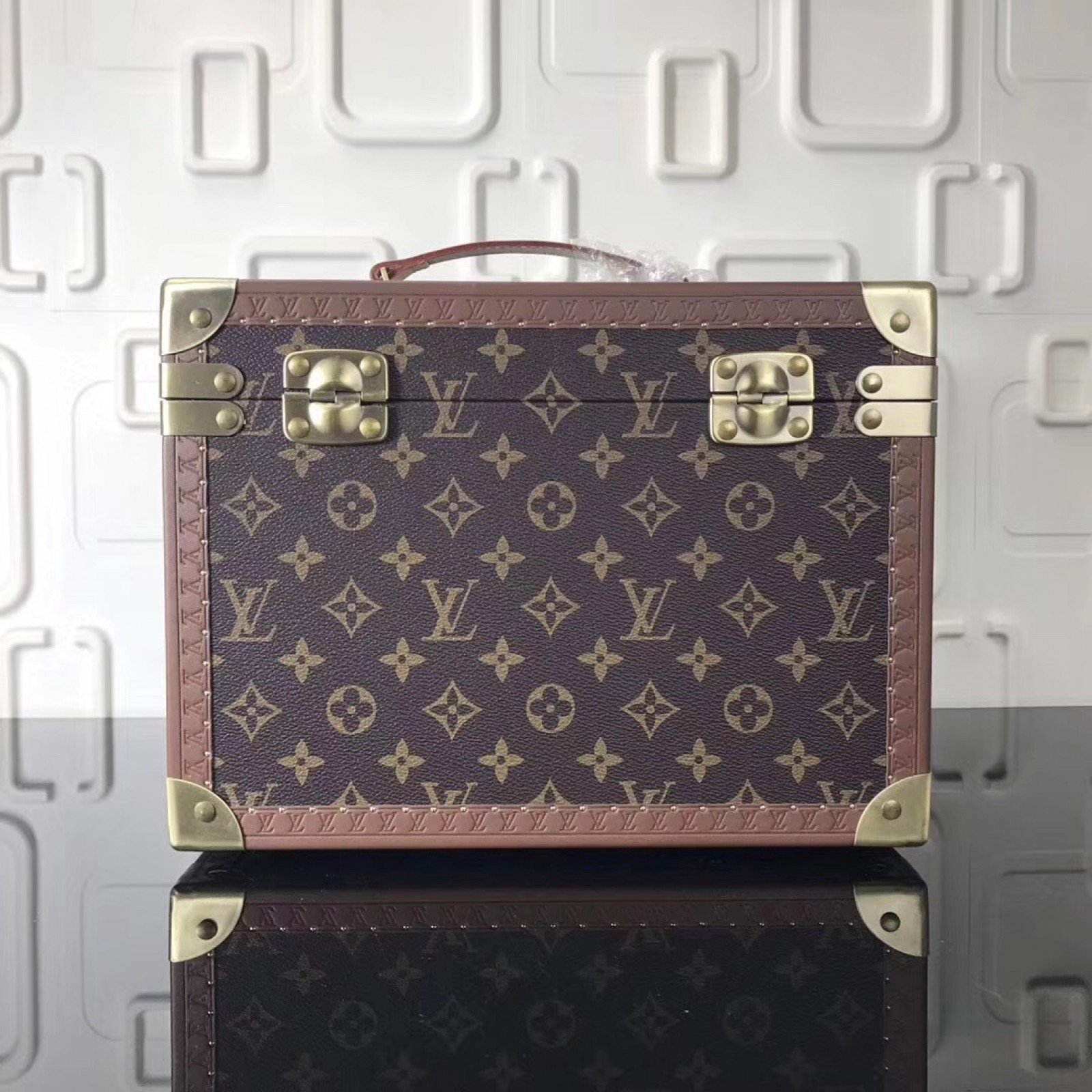 LV Cosmetics Case M21203