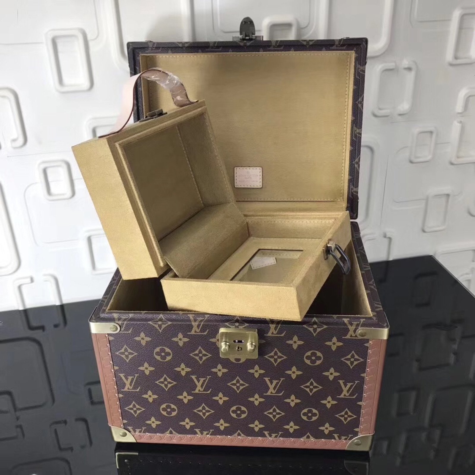 LV Cosmetics Case M21203