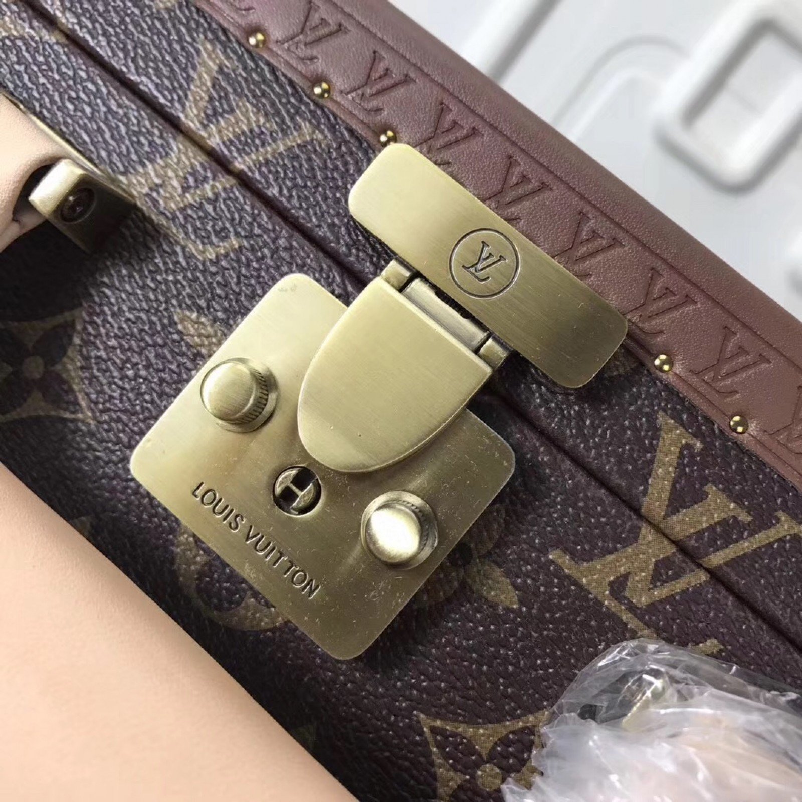 LV Cosmetics Case M21205