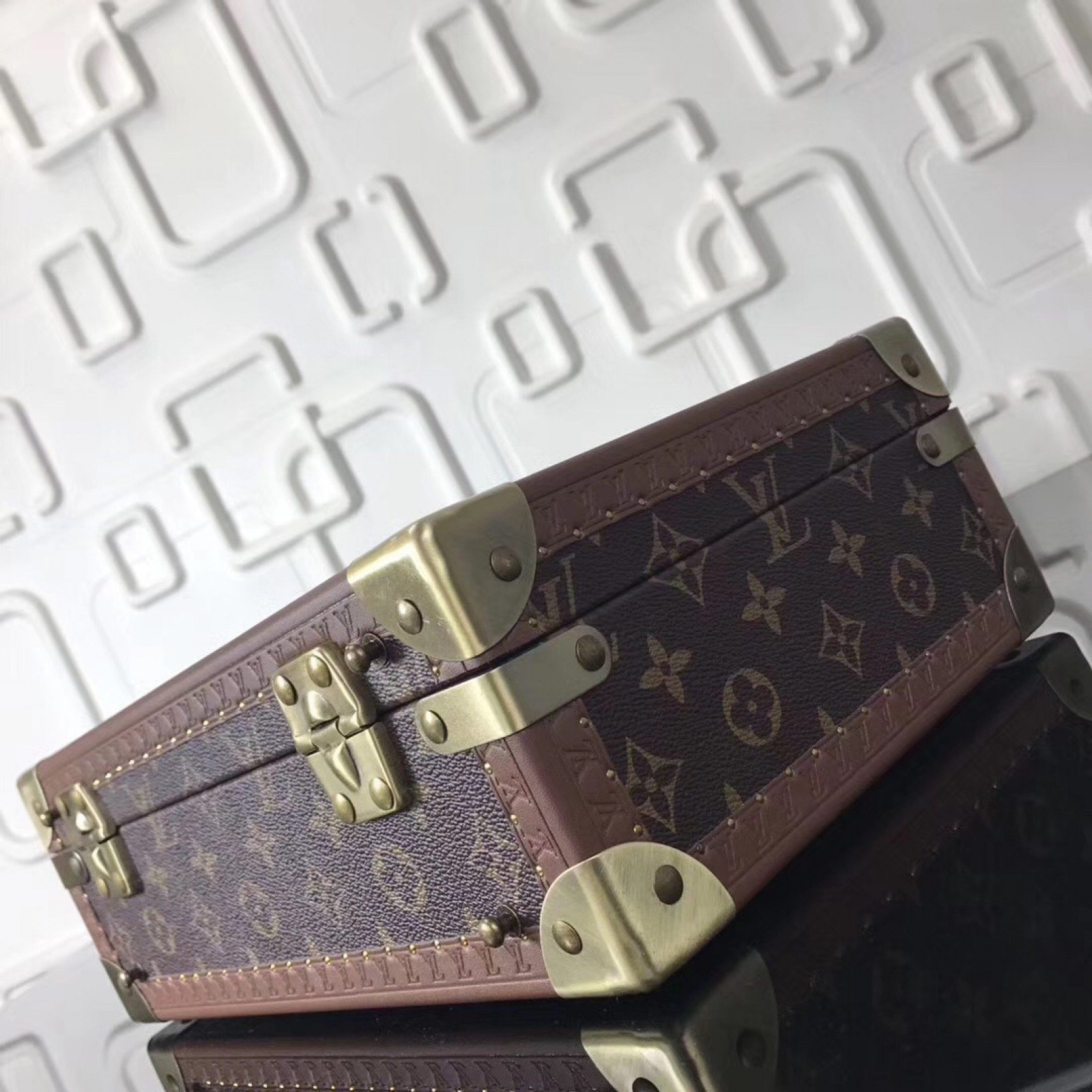 LV Cosmetics Case M21205