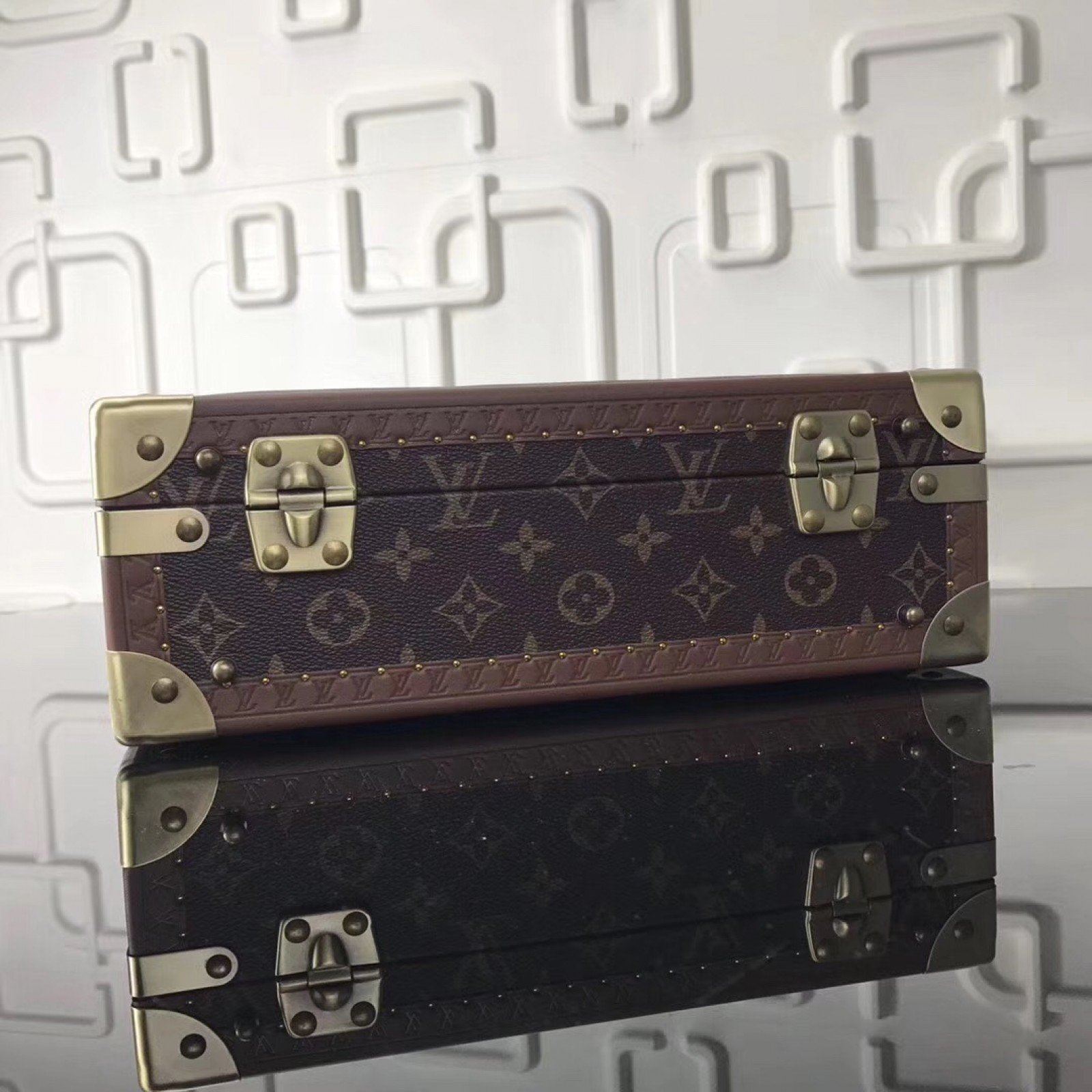 LV Cosmetics Case M21205